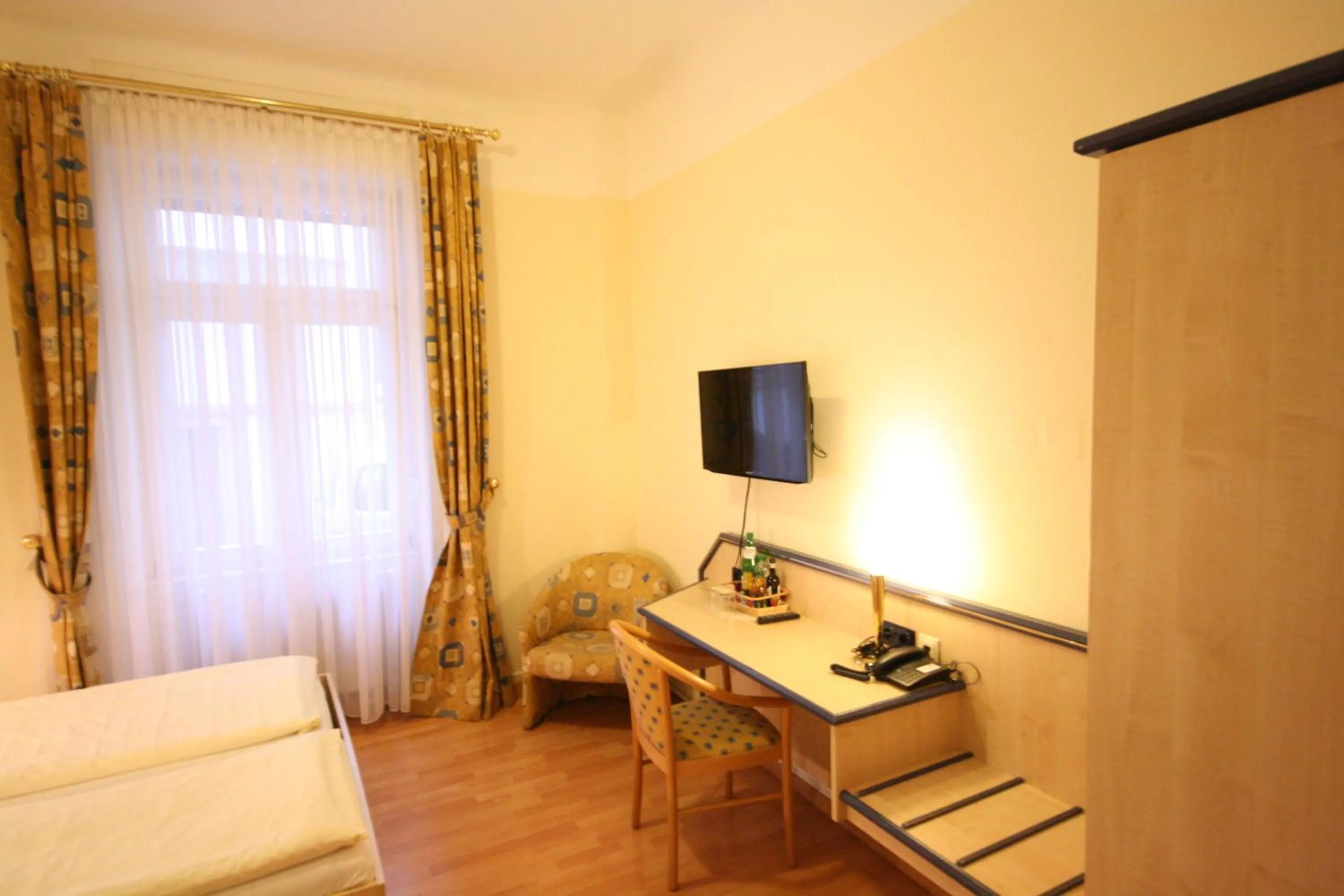 Photo of the whole room, Bed in Altstadt Hotel