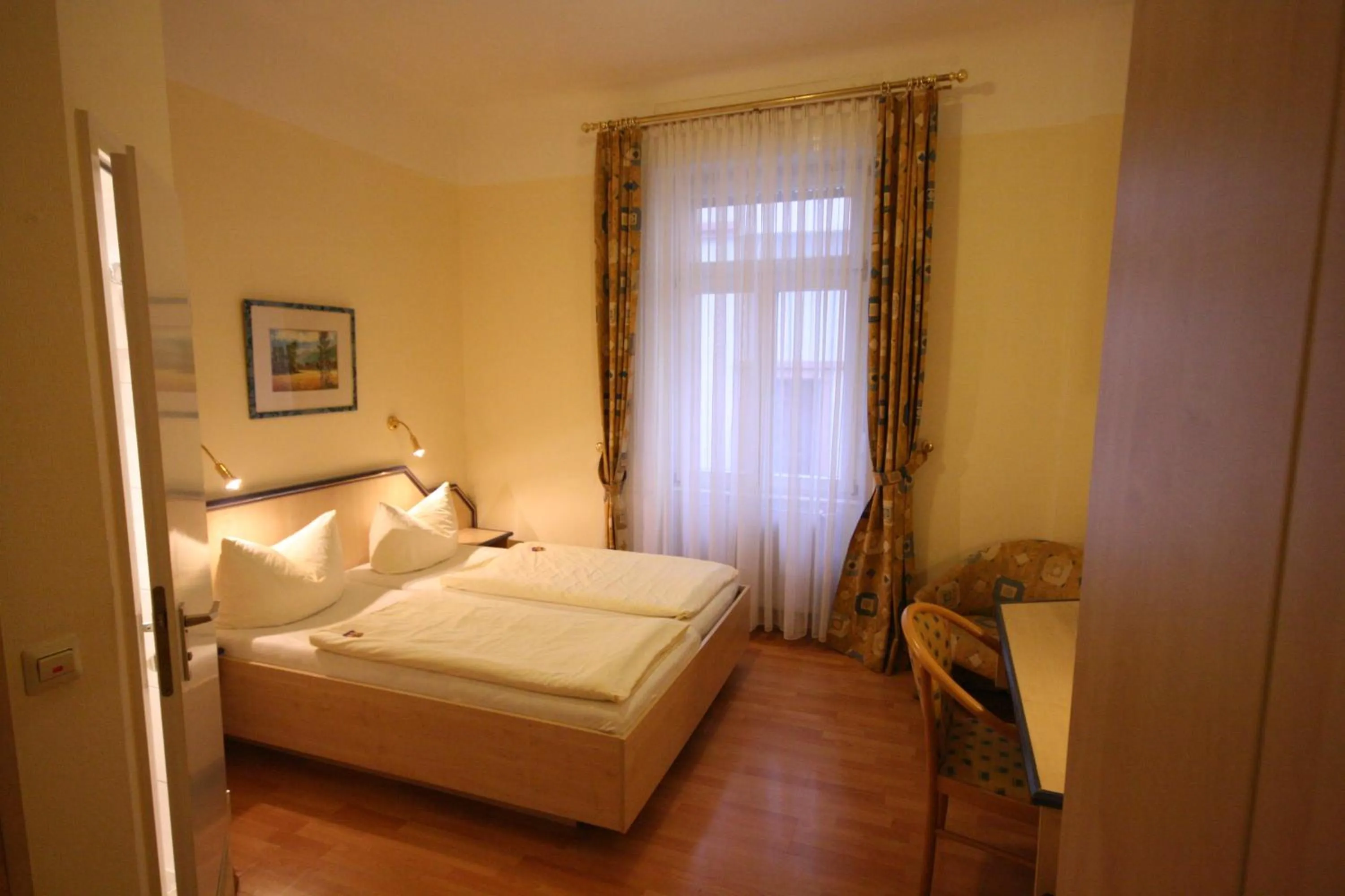 Photo of the whole room, Bed in Altstadt Hotel