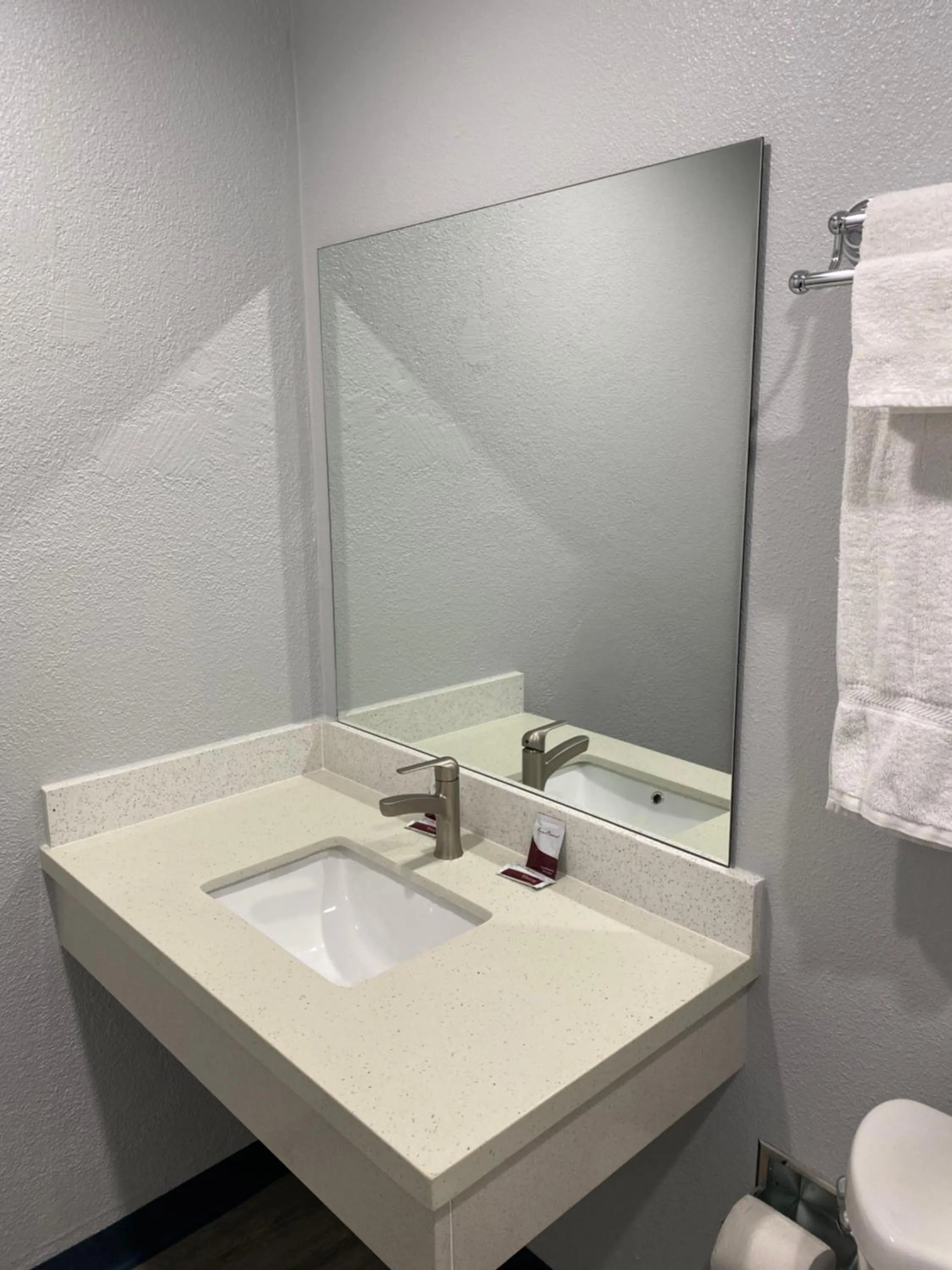 Bathroom in Motel 66 Los Angeles