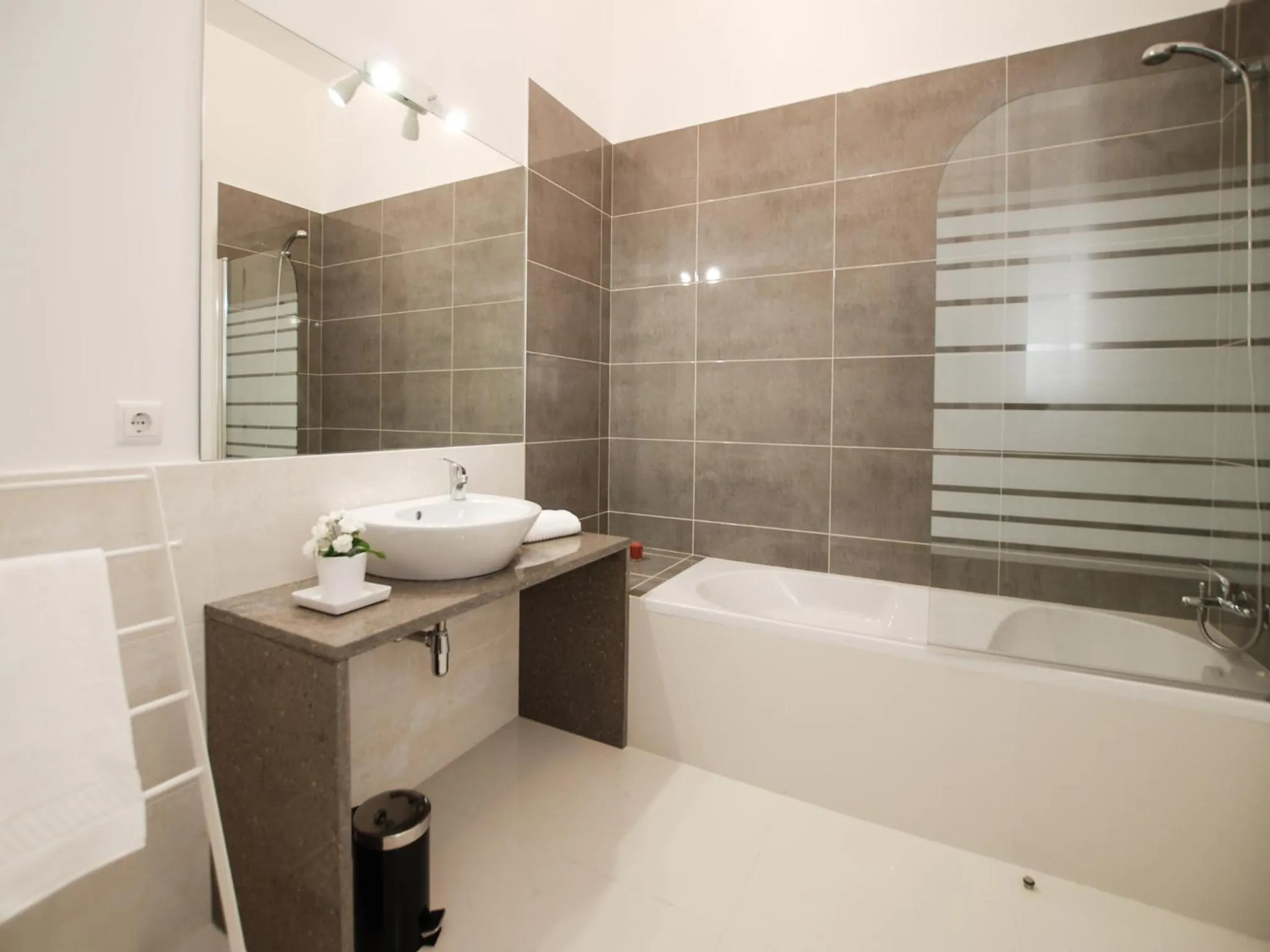 Bathroom in City Stays Cais do Sodre Apartments