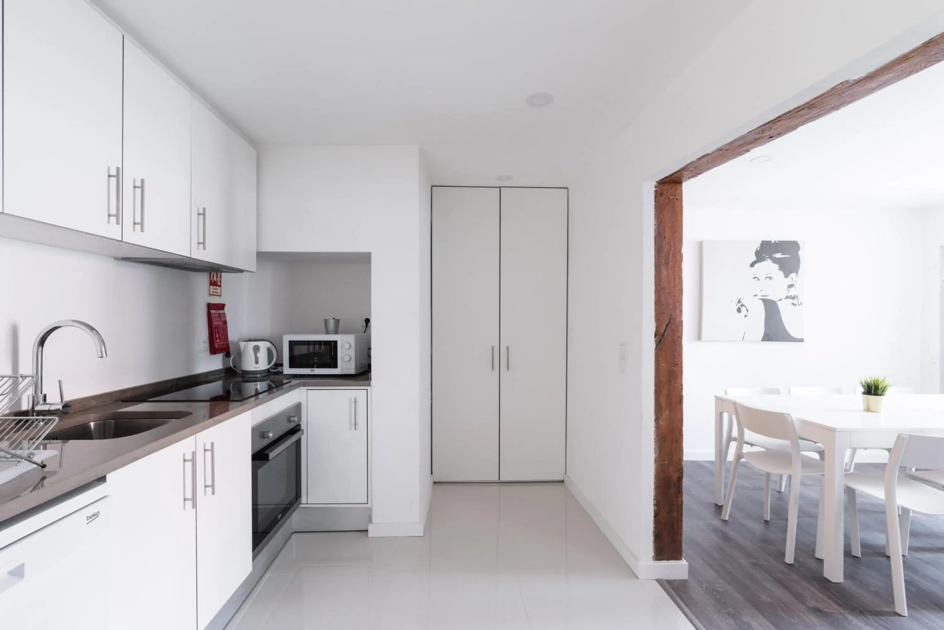 Kitchen or kitchenette in City Stays Cais do Sodre Apartments Kitchen or kitchenette in City Stays Cais do Sodre Apartments