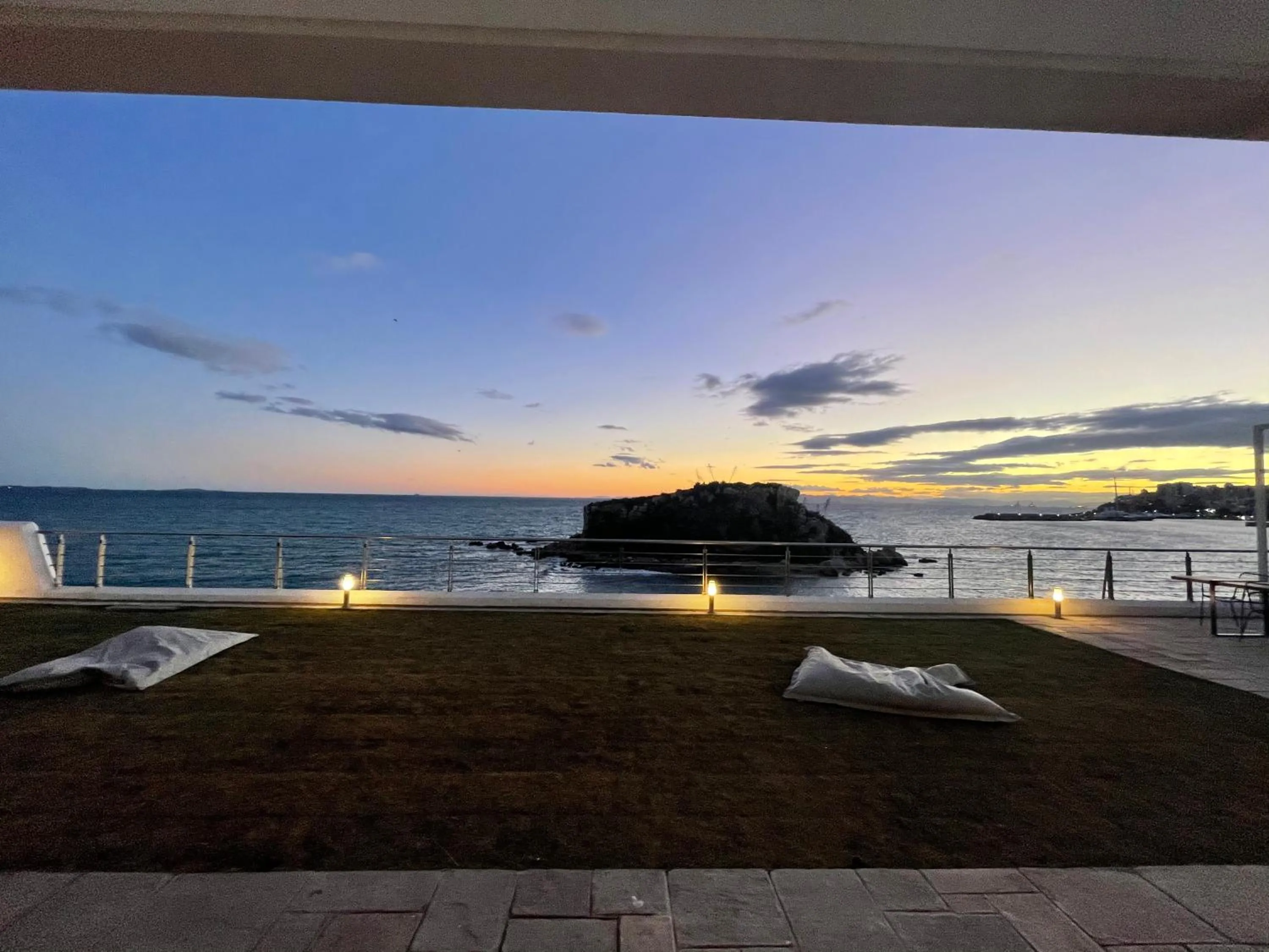 BEDWAVE Seaside Mansion