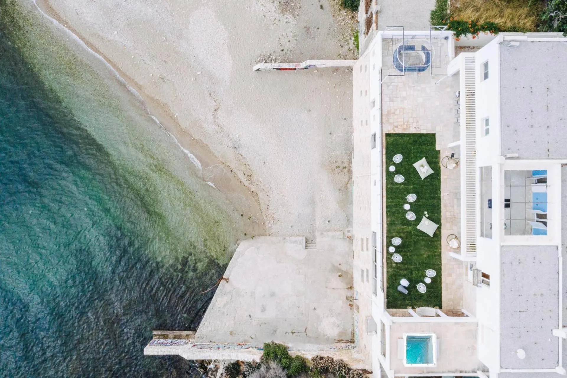 Beach in BEDWAVE Seaside Mansion