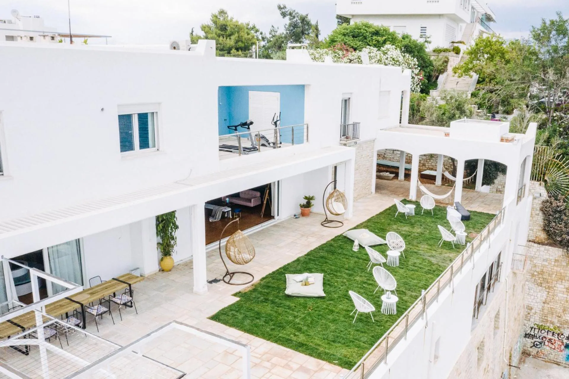 BEDWAVE Seaside Mansion