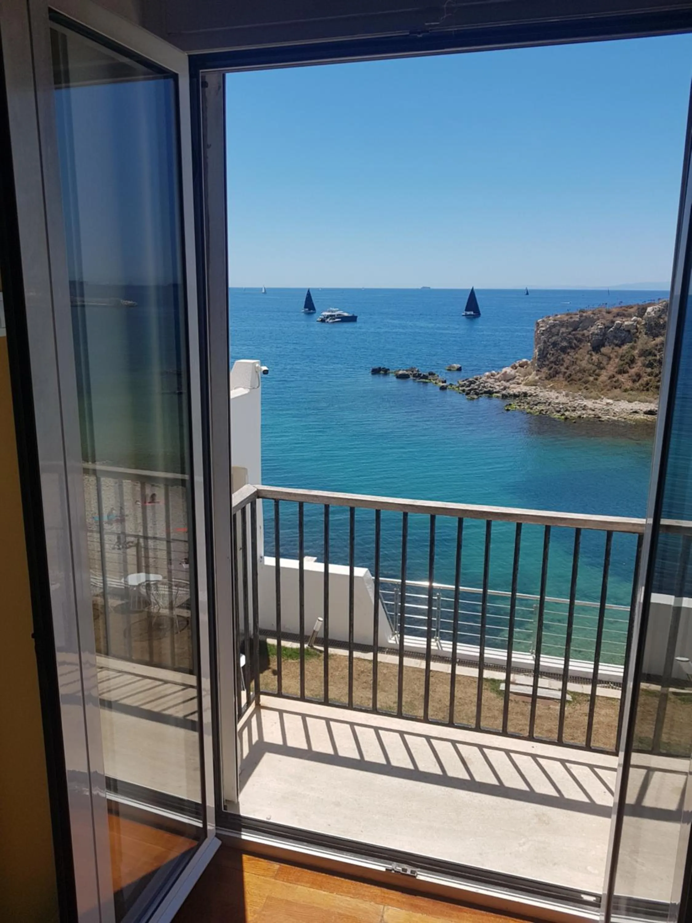 Balcony/Terrace in BEDWAVE Seaside Mansion