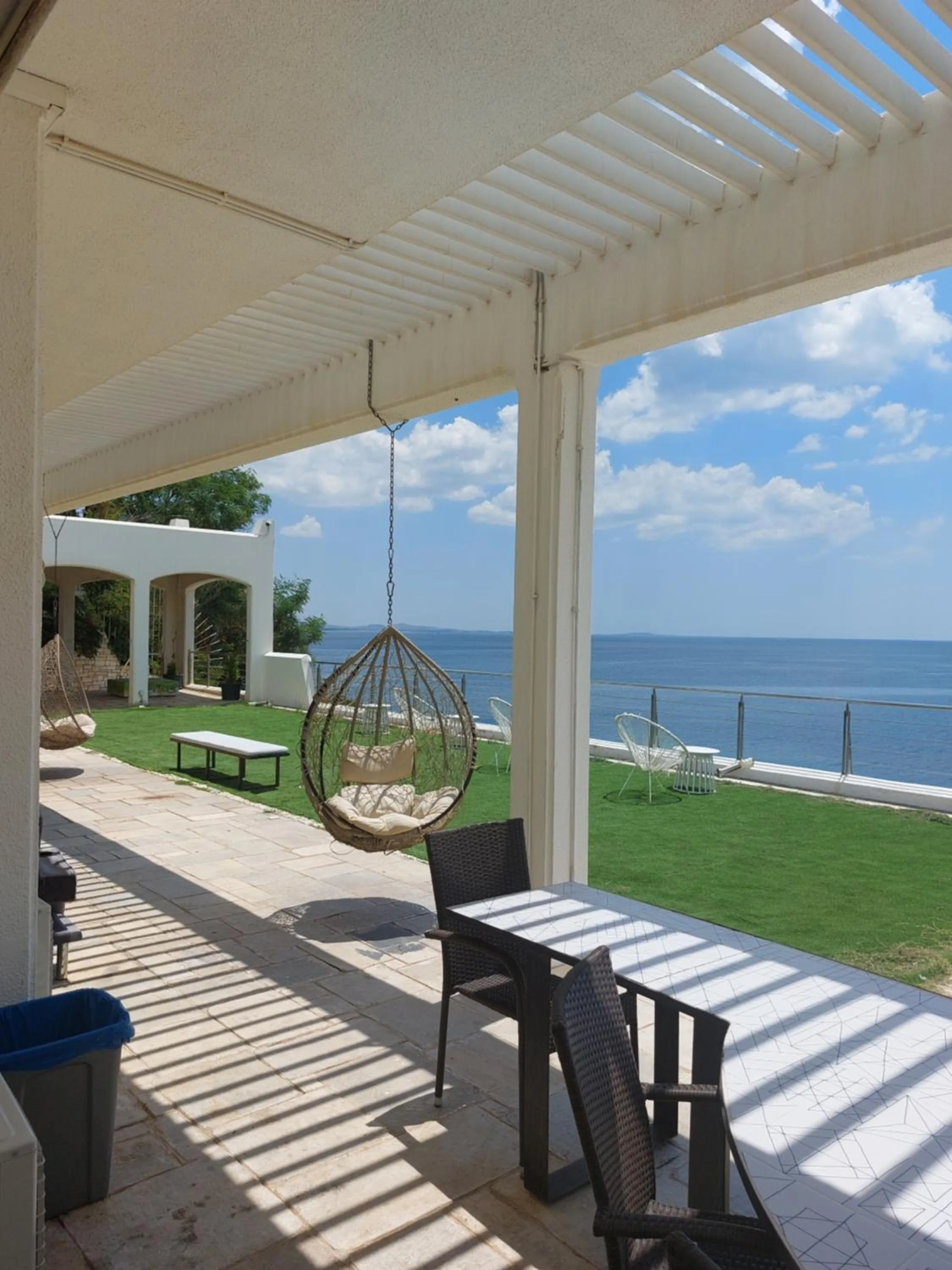 Patio in BEDWAVE Seaside Mansion