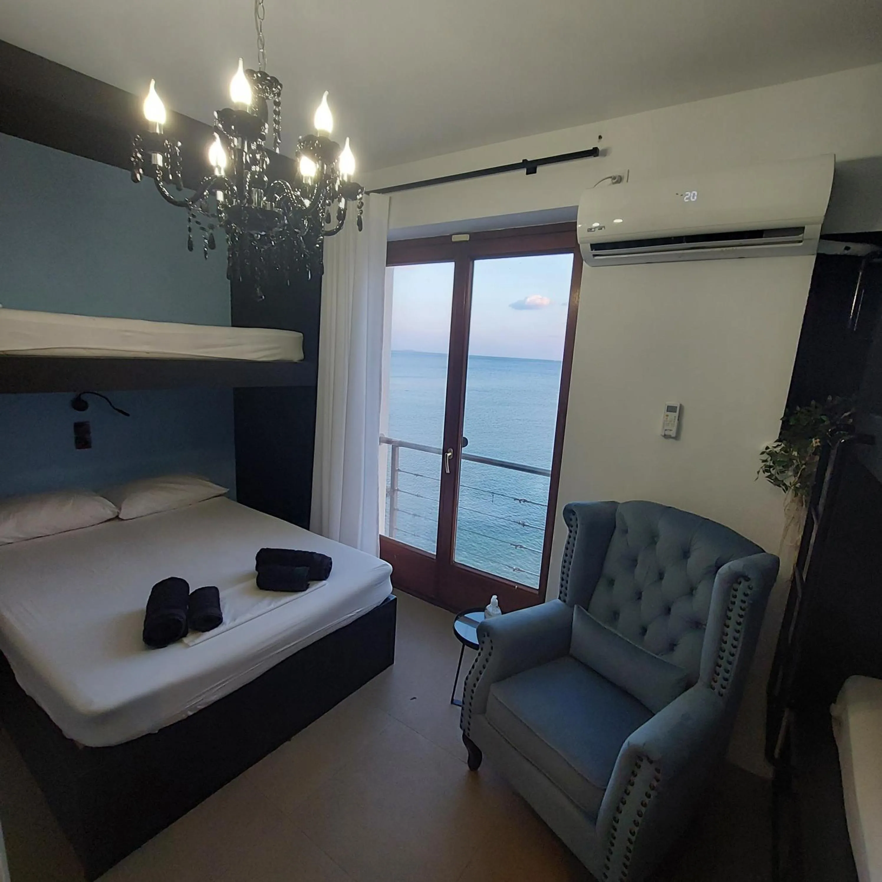 Bedroom, Bed in BEDWAVE Seaside Mansion