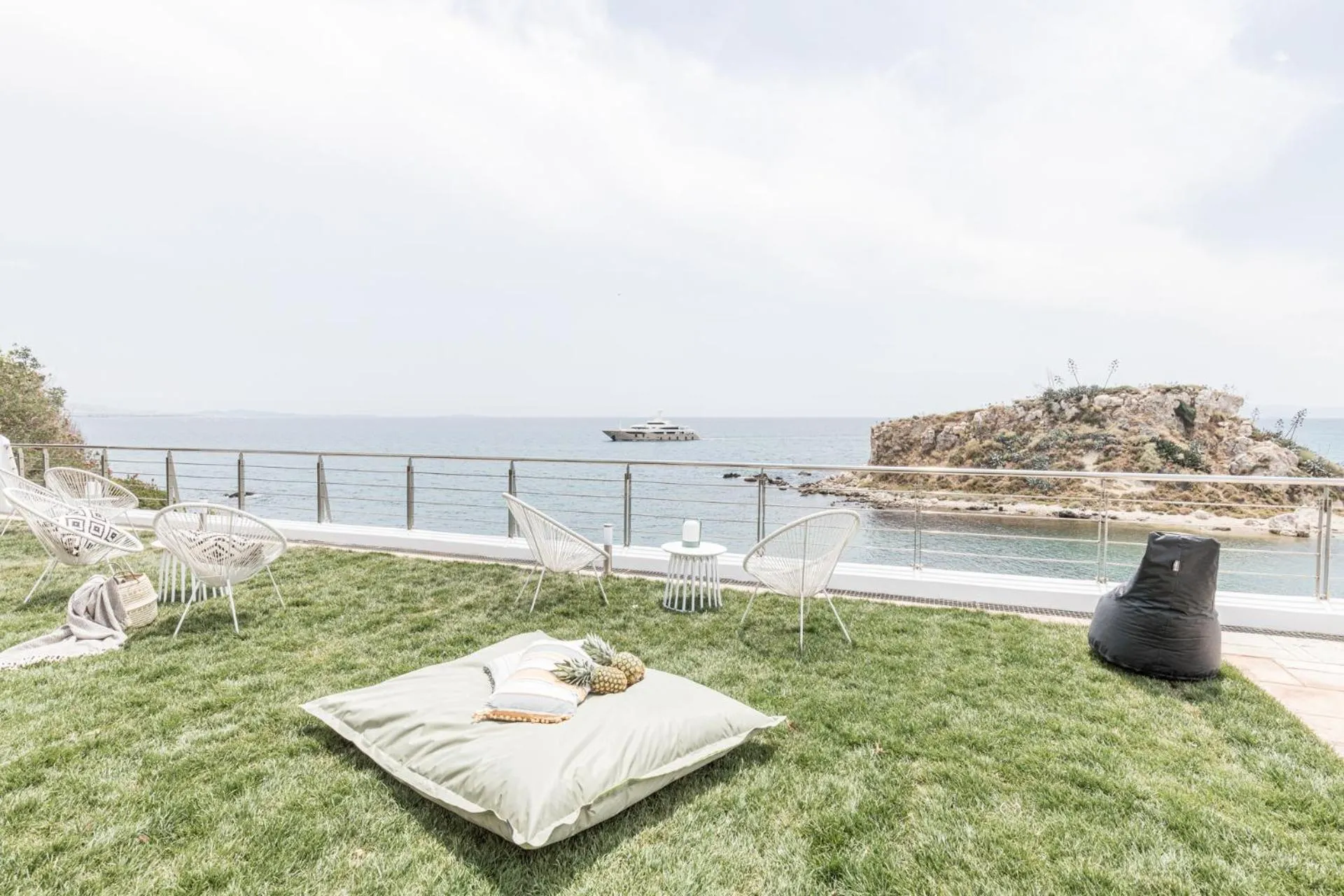 BEDWAVE Seaside Mansion