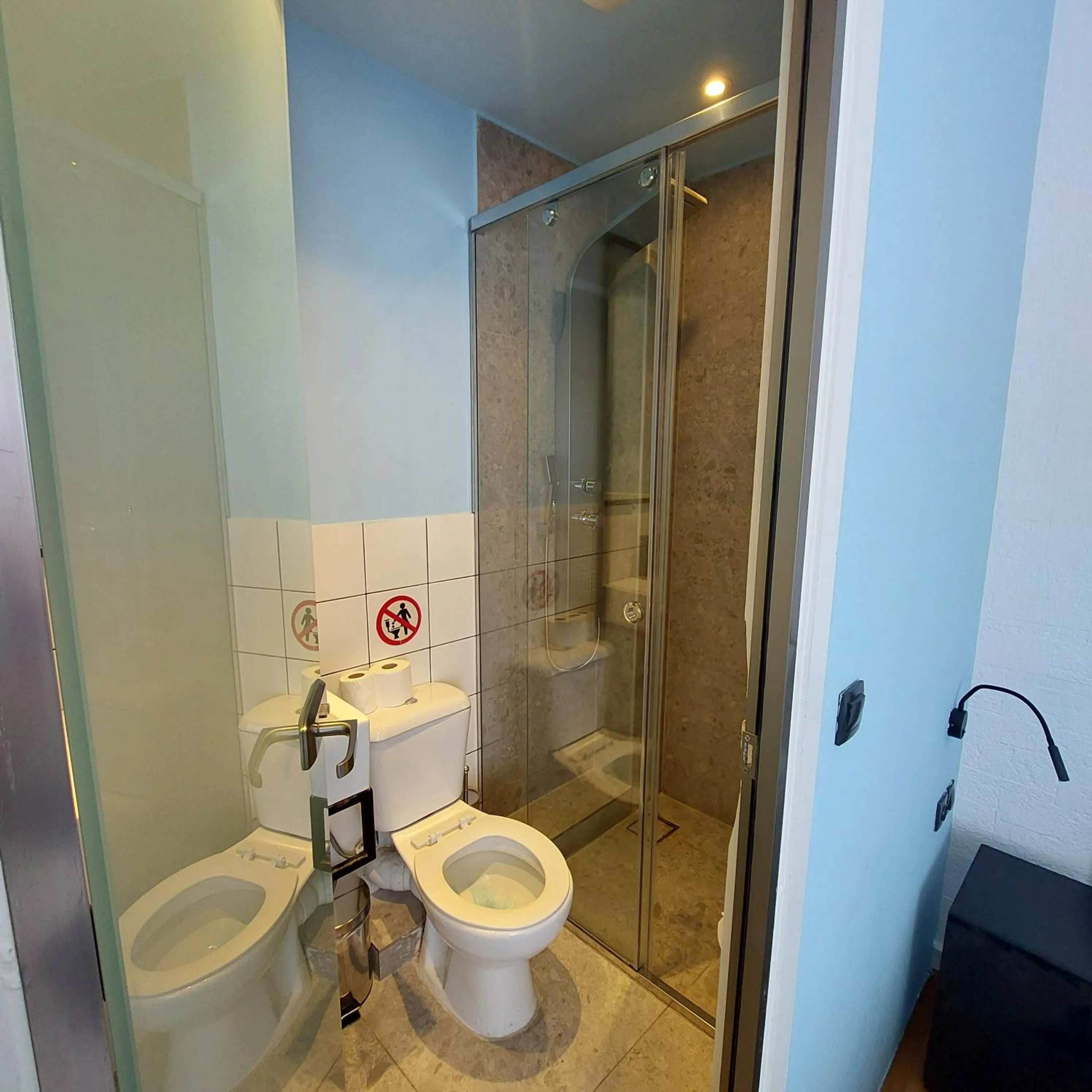 Toilet in BEDWAVE Seaside Mansion