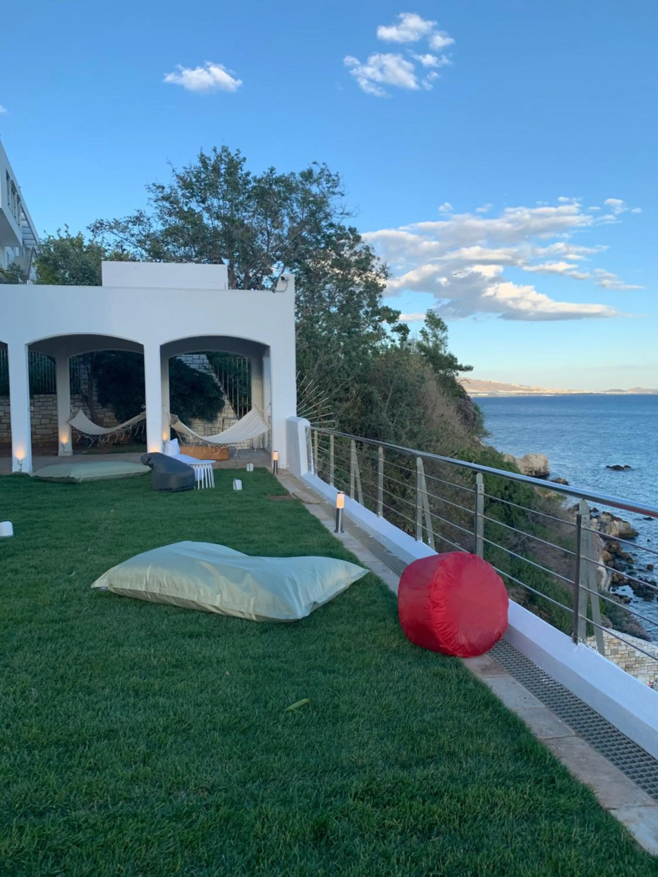 BEDWAVE Seaside Mansion