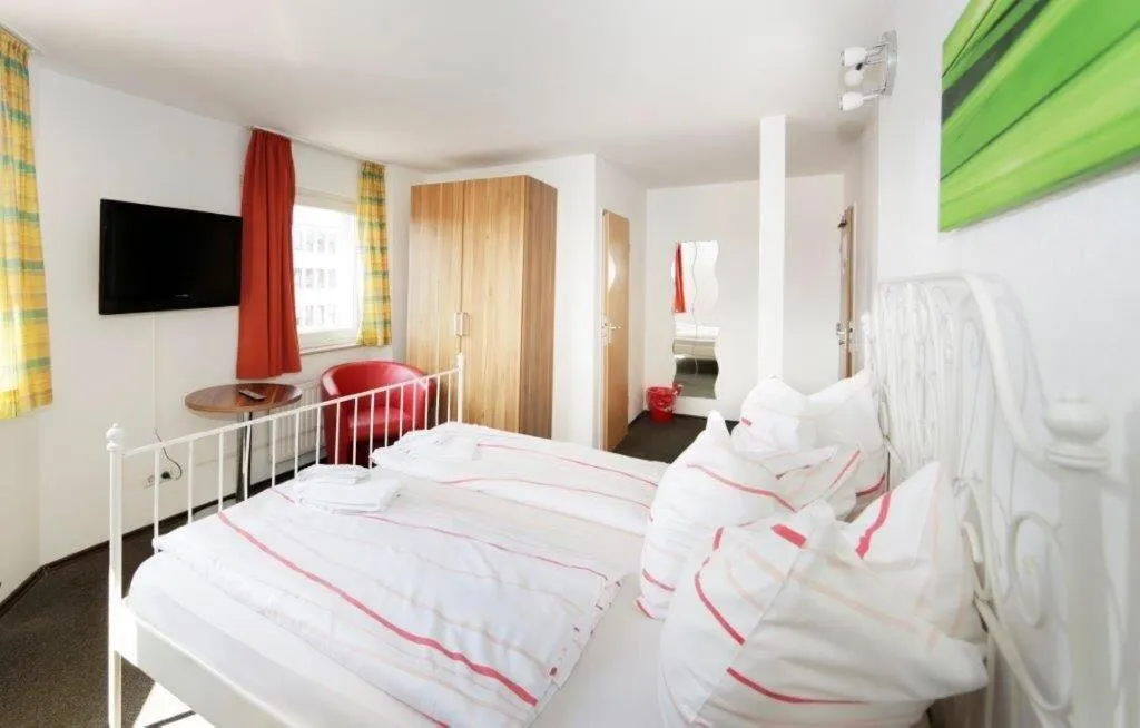 Bed in Hotel Goldener Hahn