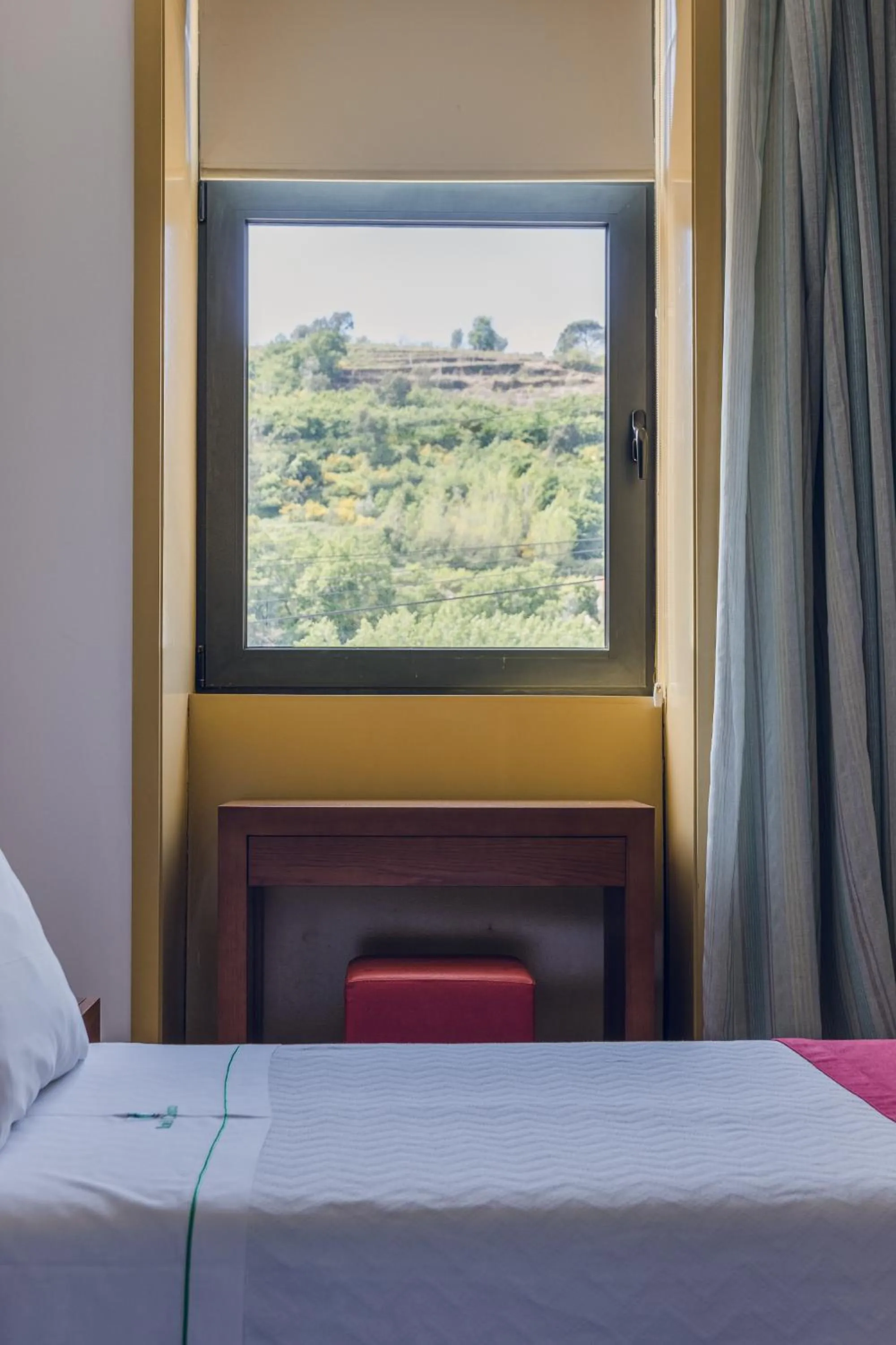 View (from property/room), Bed in Hotel Comércio