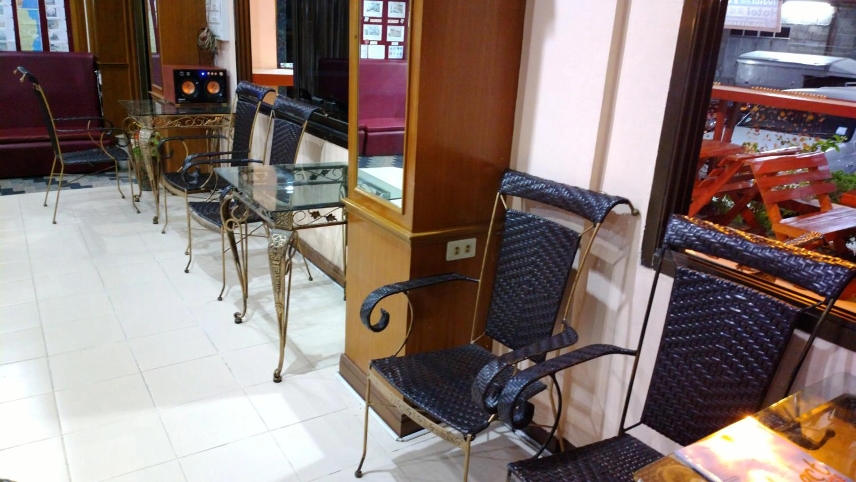 Communal lounge/ TV room in Hua Hin Euro City Hotel