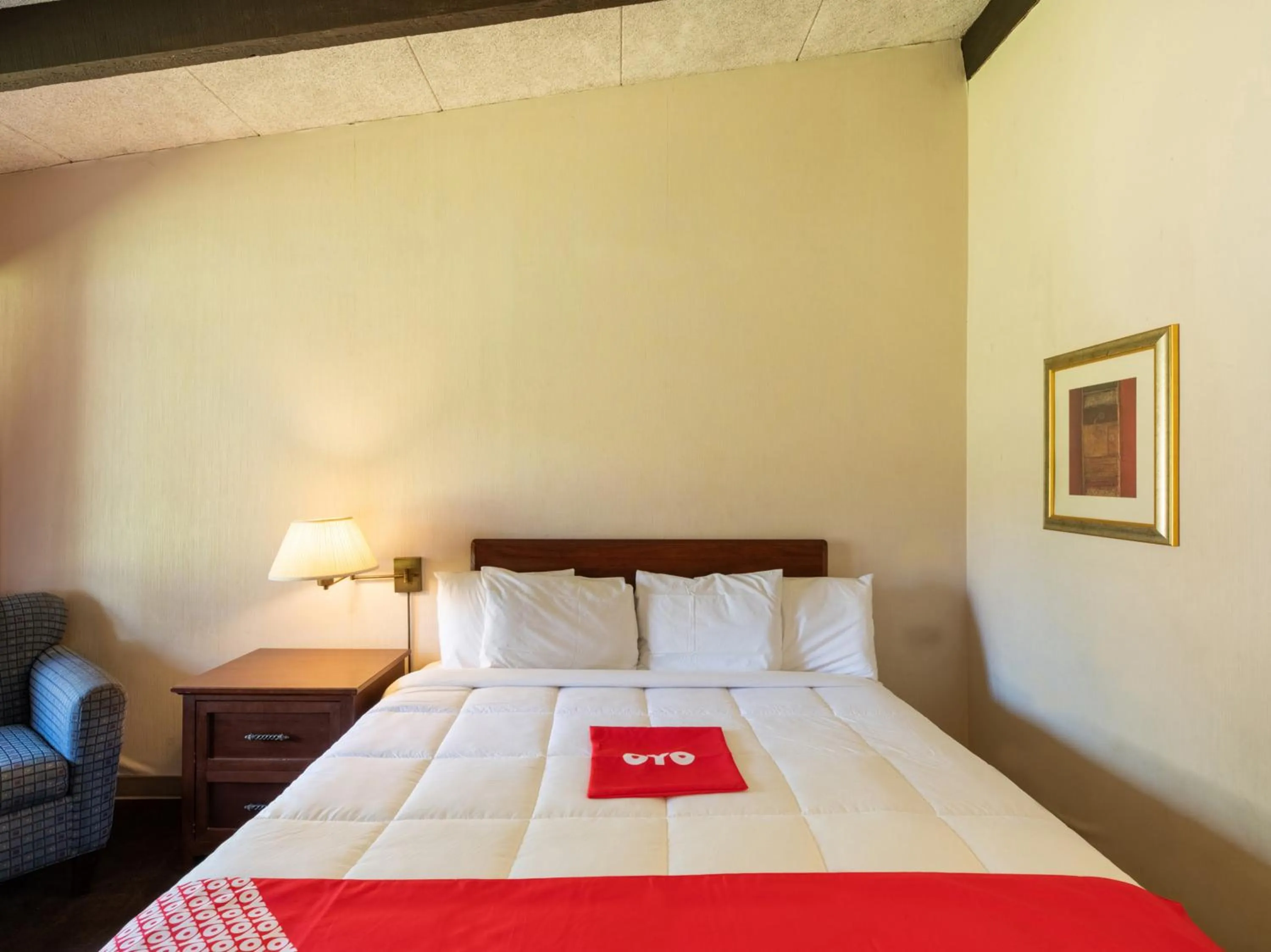 Bedroom in Hotel O Bay City, TX-35