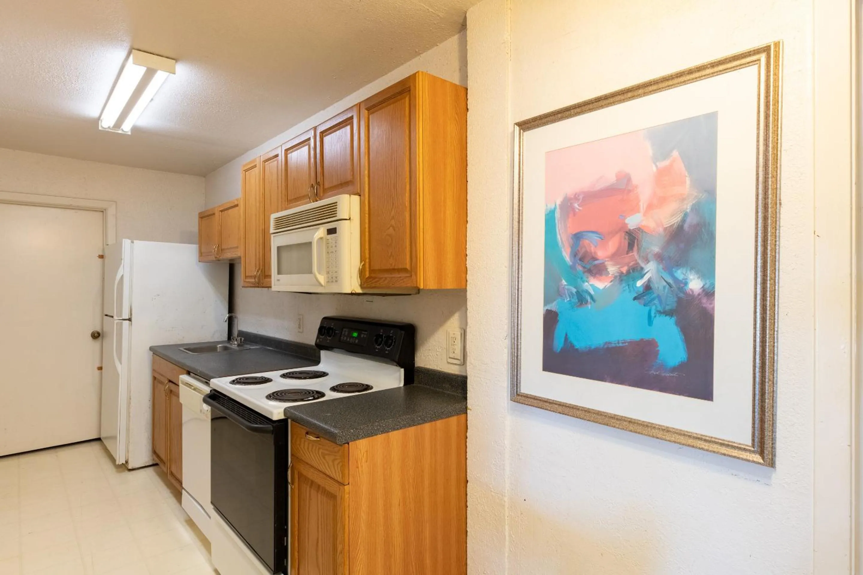 Kitchen or kitchenette, Kitchen/Kitchenette in Hotel O Bay City, TX-35