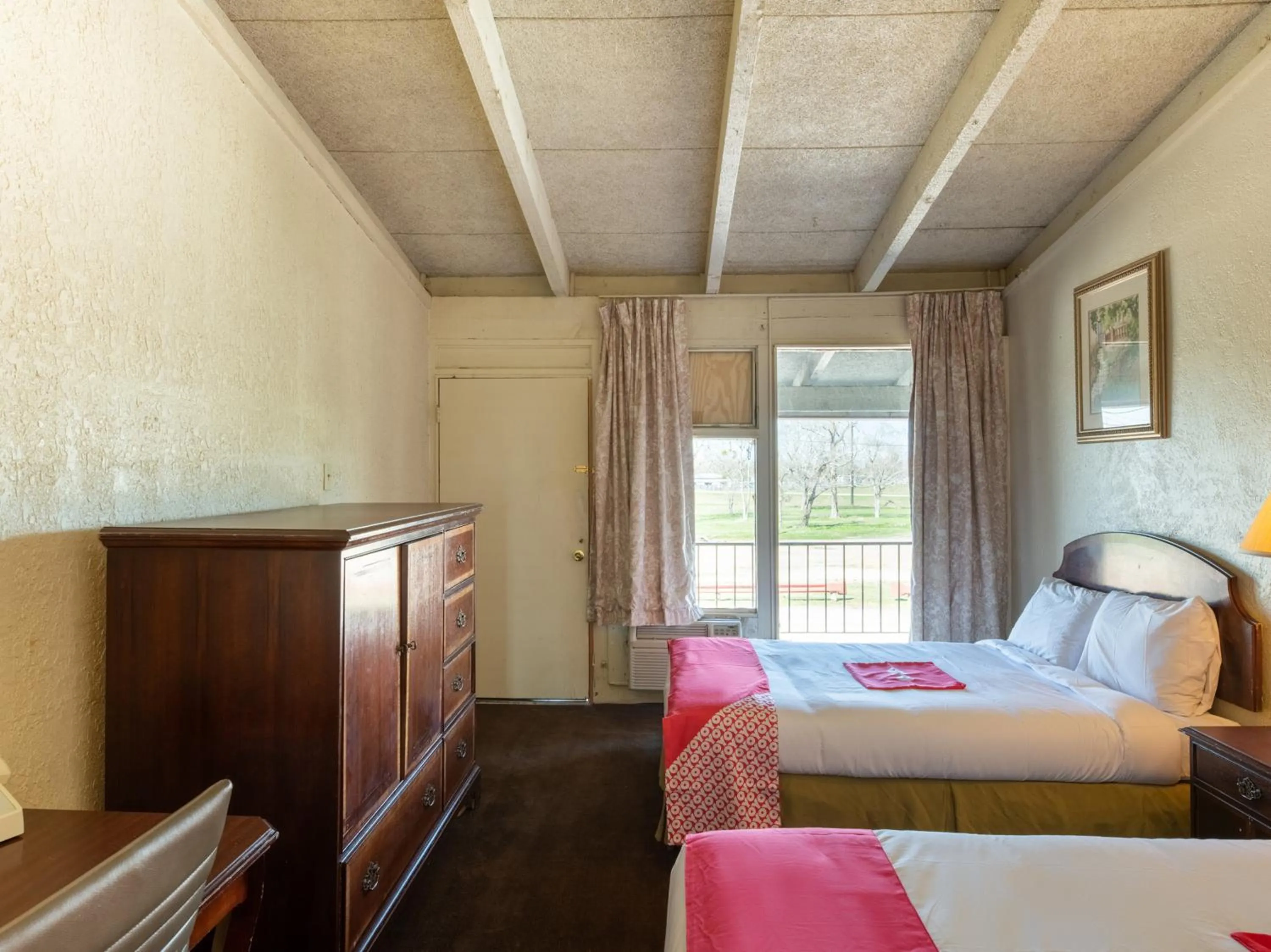 Bedroom in Hotel O Bay City, TX-35