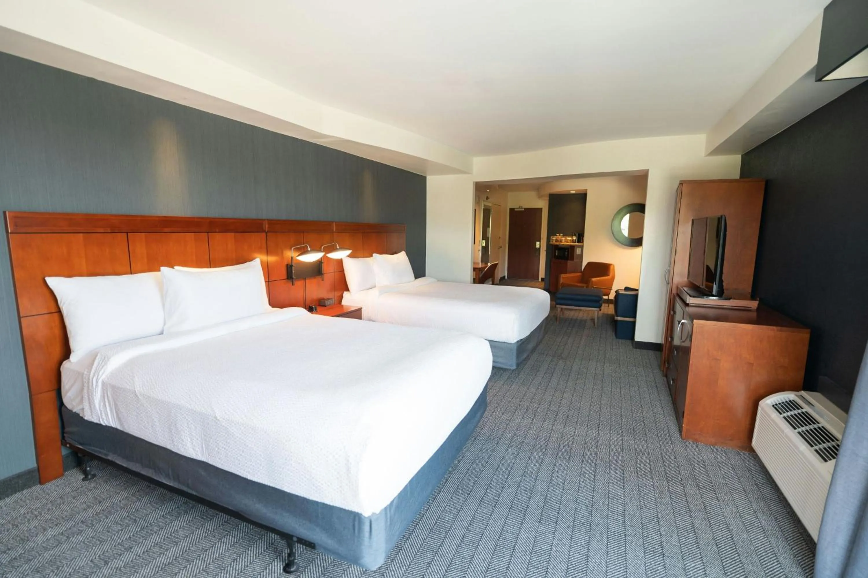 Photo of the whole room, Bed in Courtyard by Marriott Philadelphia Springfield