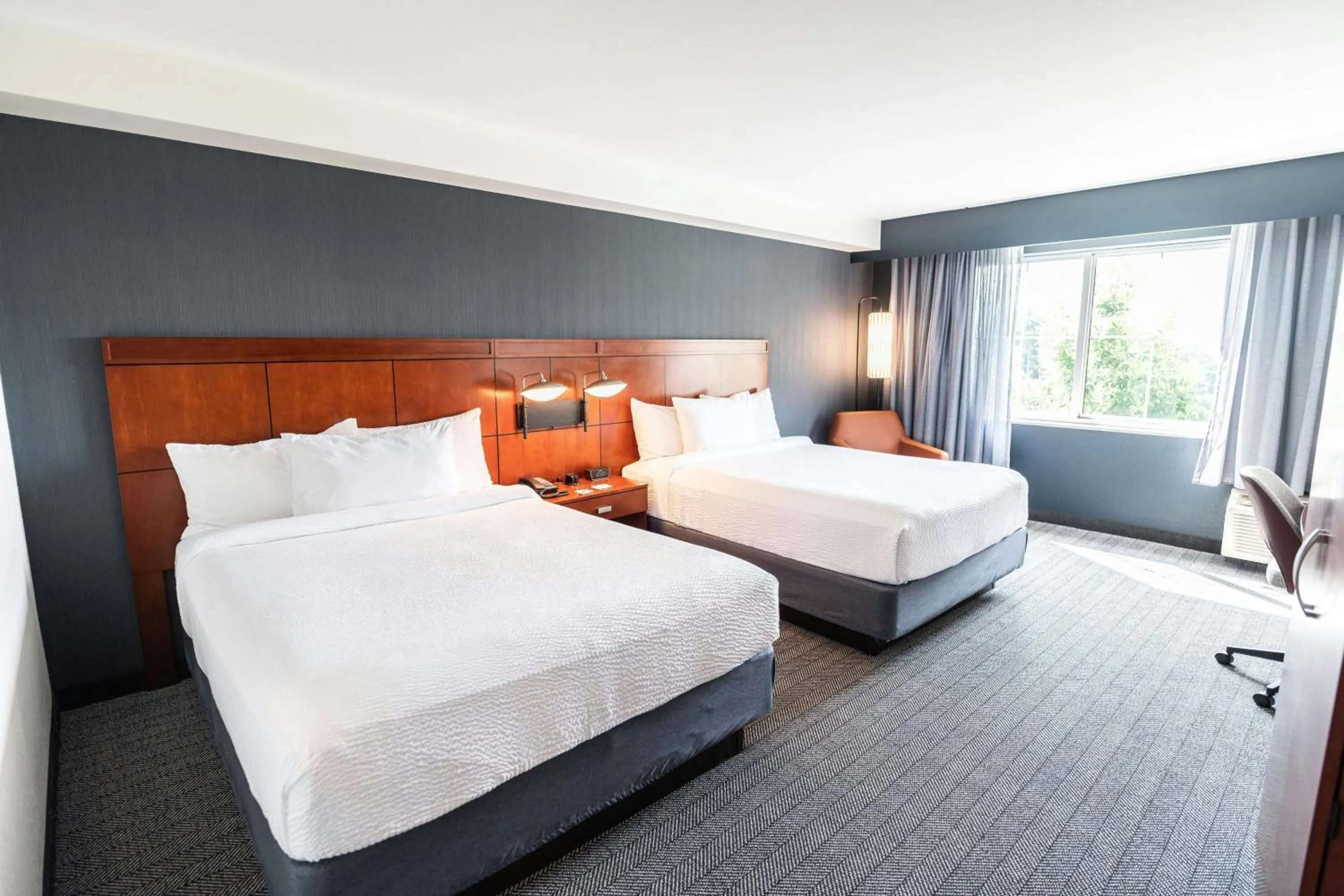 Photo of the whole room, Bed in Courtyard by Marriott Philadelphia Springfield