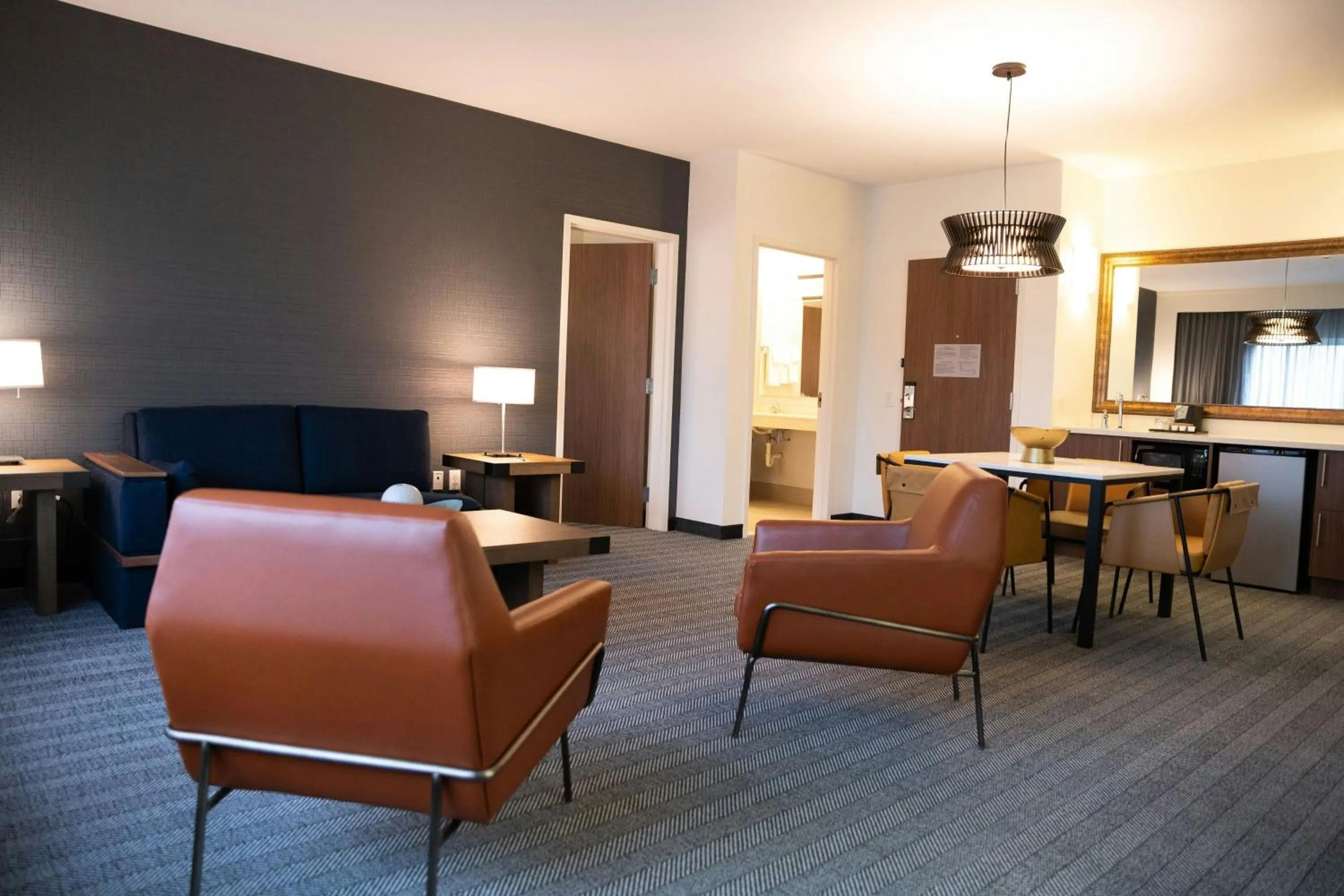 Photo of the whole room in Courtyard by Marriott Philadelphia Springfield