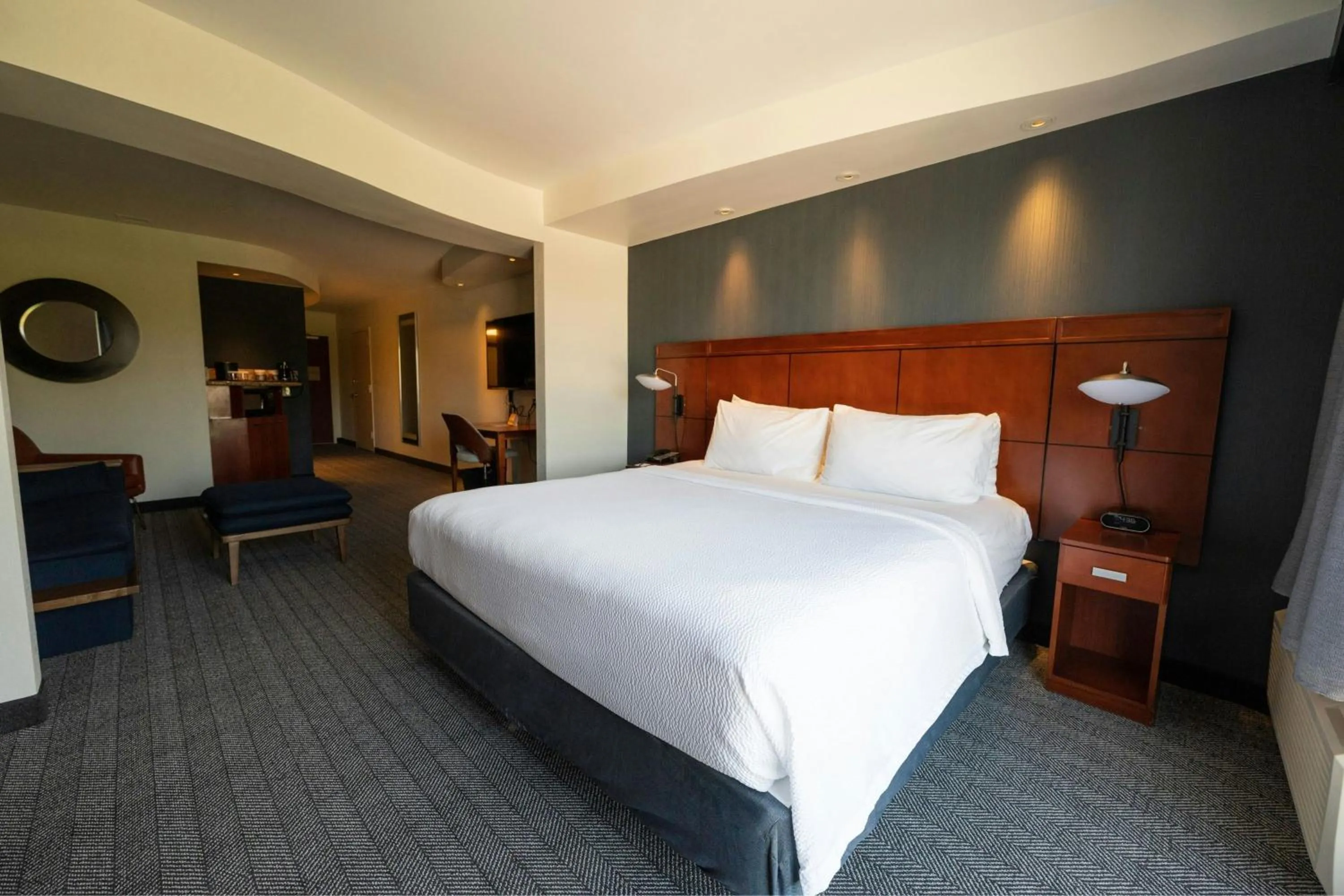 Photo of the whole room, Bed in Courtyard by Marriott Philadelphia Springfield