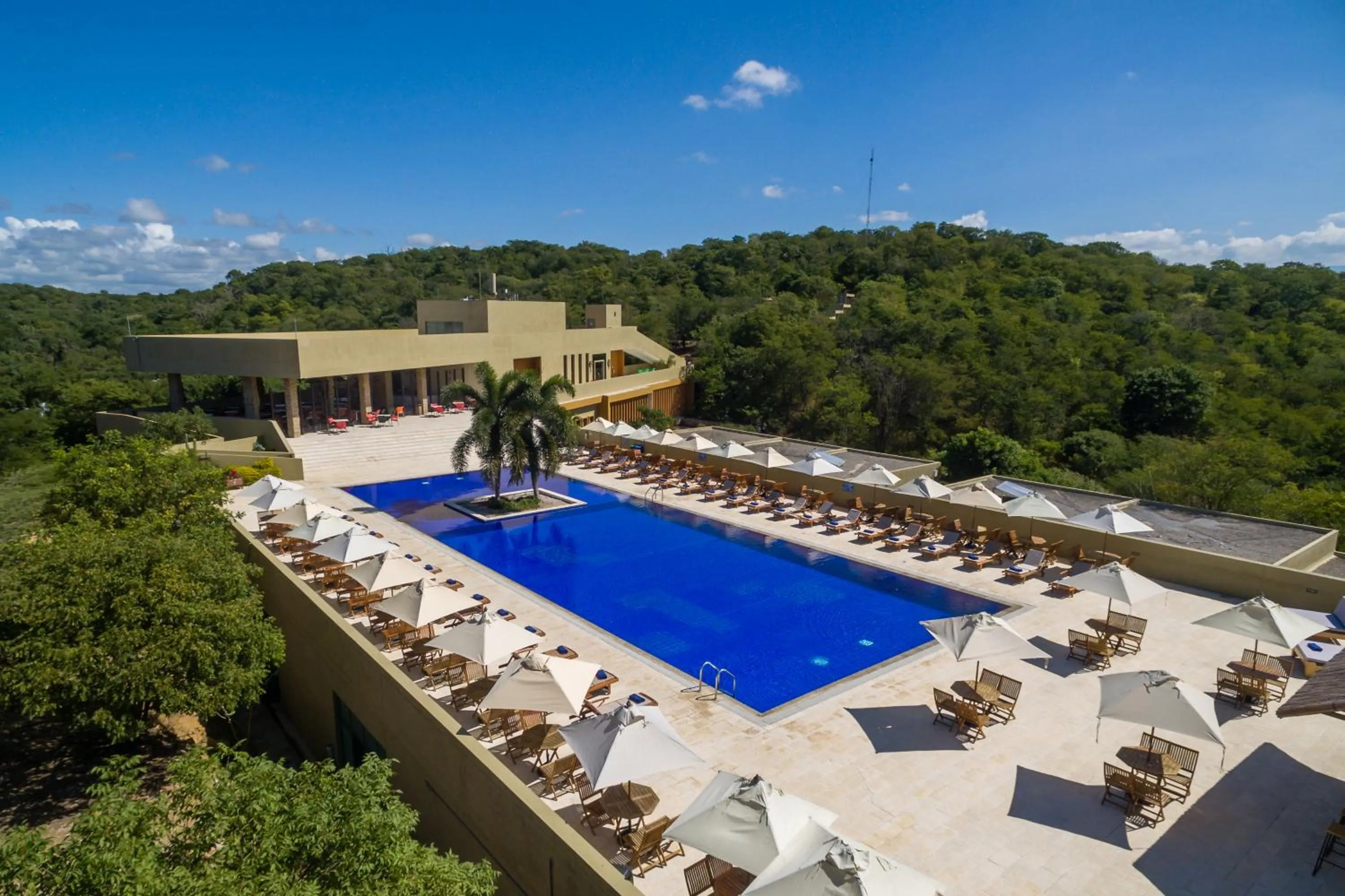 Swimming pool in Hotel Waya Guajira By OxoHotel
