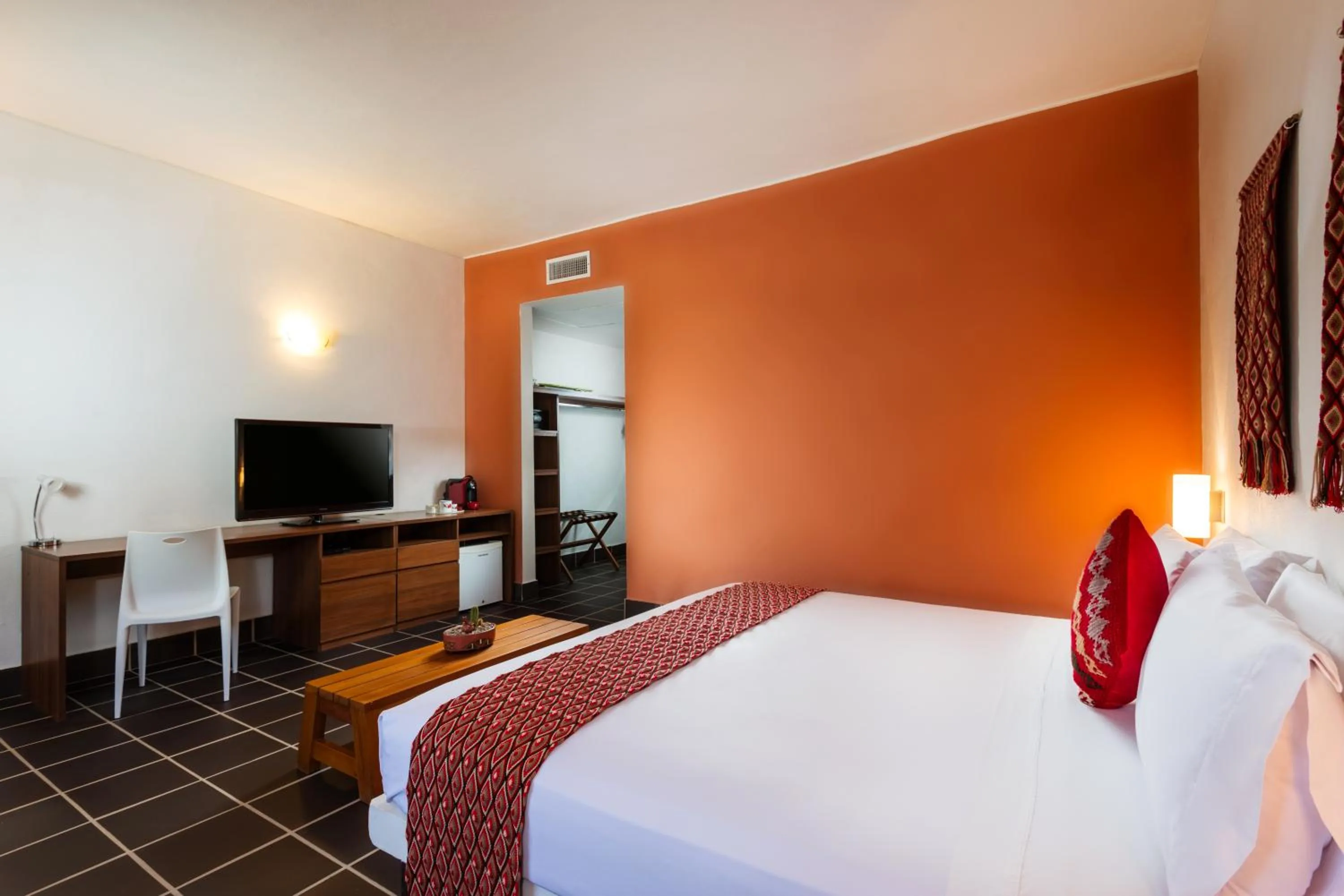 Photo of the whole room, Bed in Hotel Waya Guajira By OxoHotel