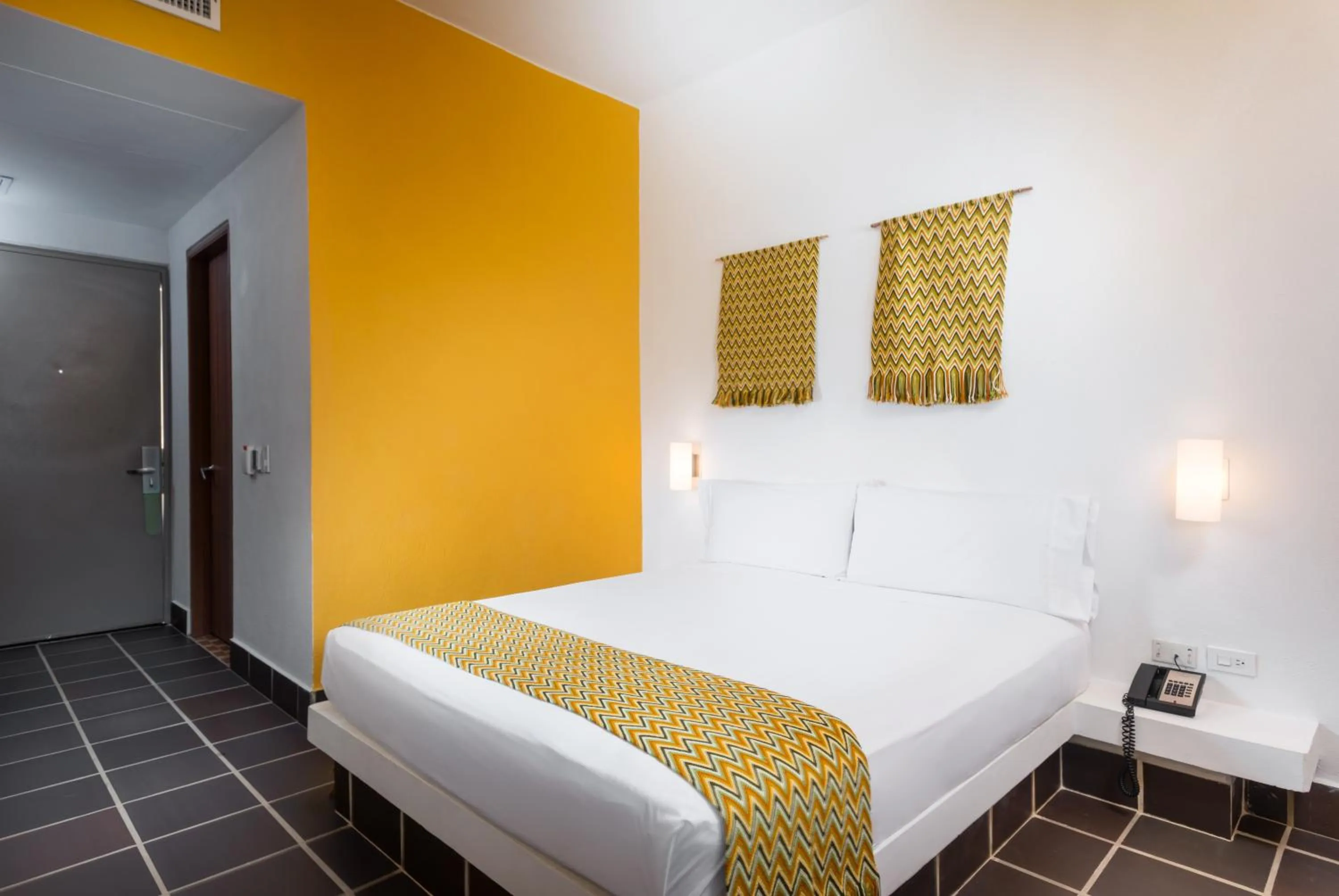 Photo of the whole room, Bed in Hotel Waya Guajira By OxoHotel