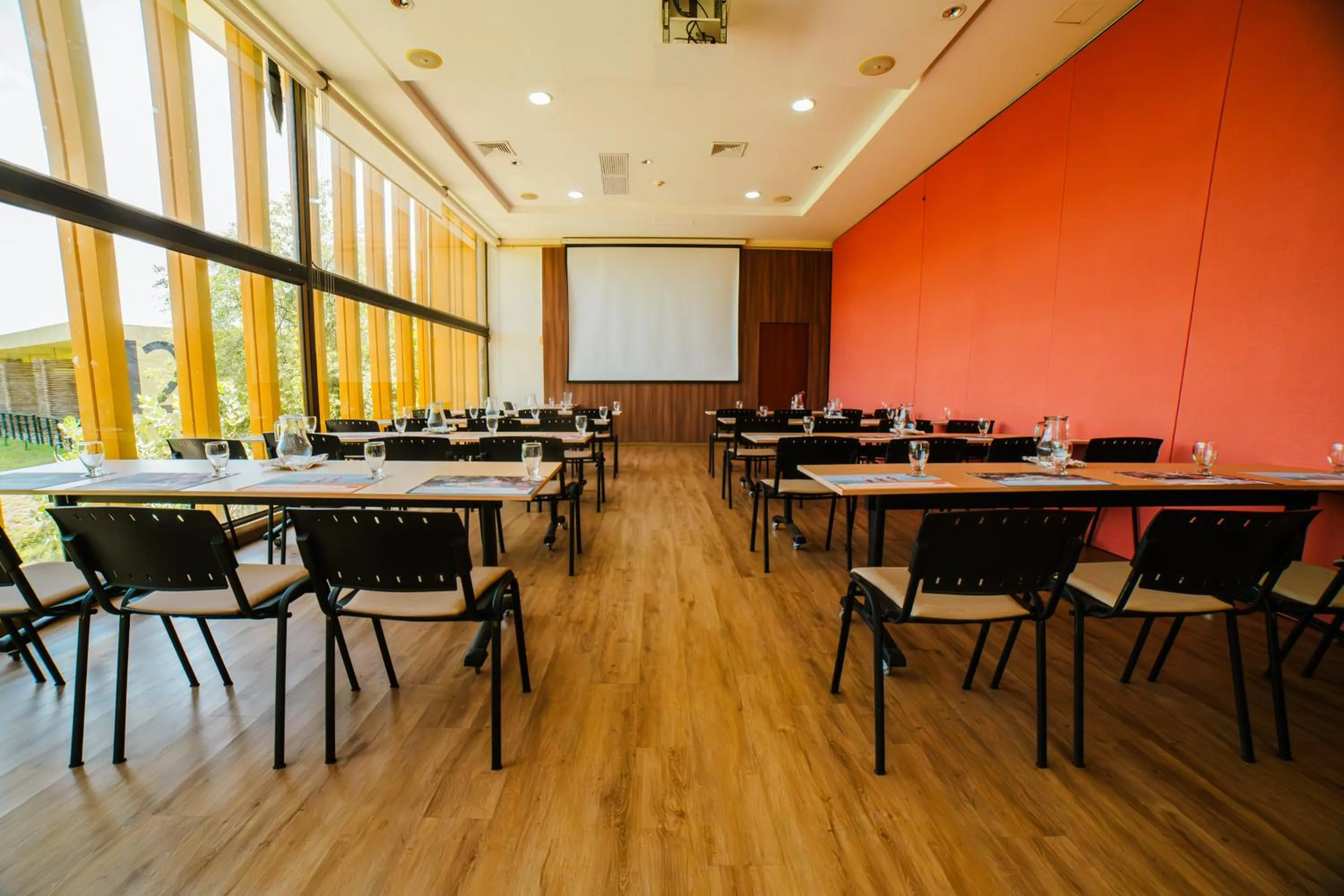 Meeting/conference room in Hotel Waya Guajira By OxoHotel