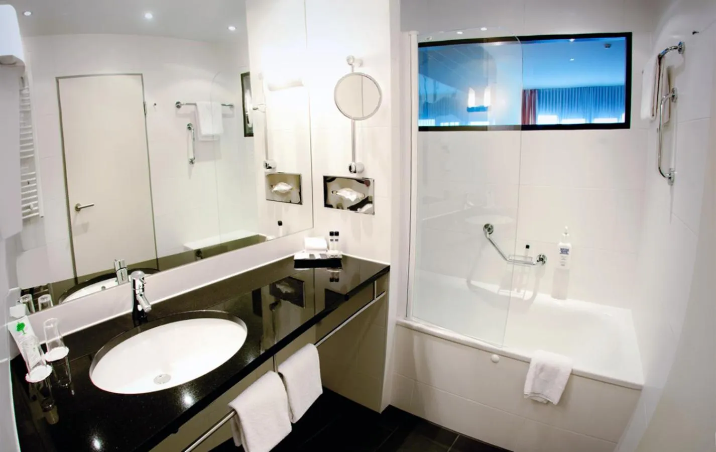 Bathroom in Novina Hotel Herzogenaurach Herzo-Base