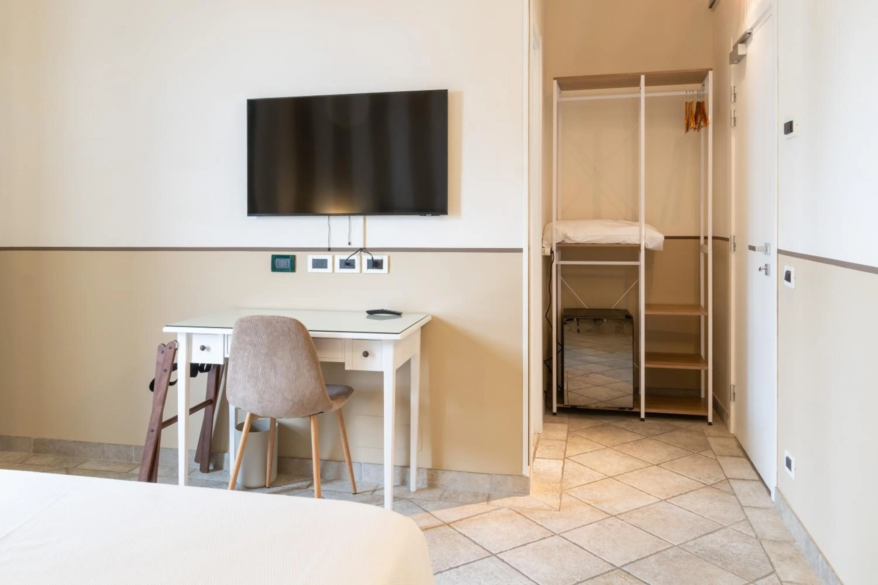 TV and multimedia, Bed in Hotel Le Colline