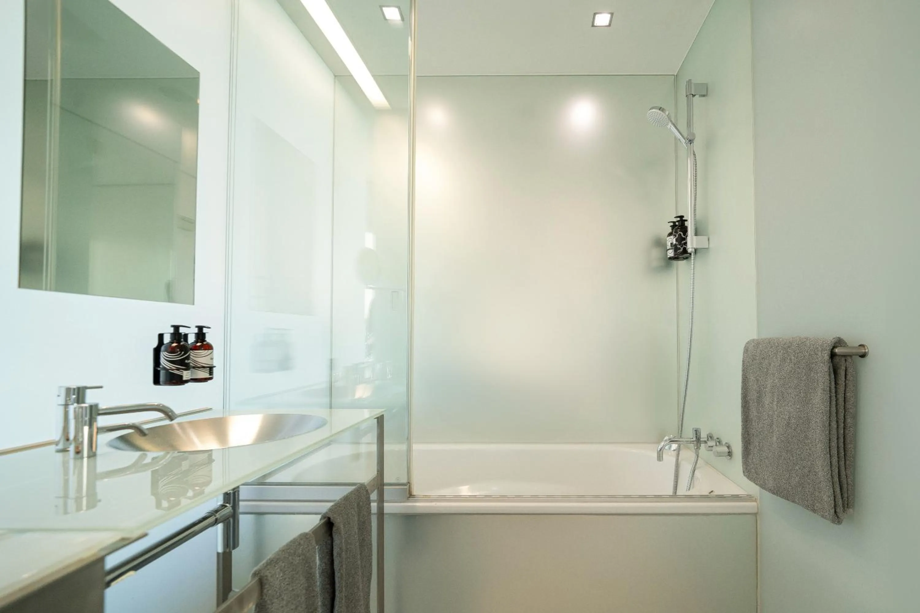 Bed in INNSiDE by Meliá München Parkstadt Schwabing