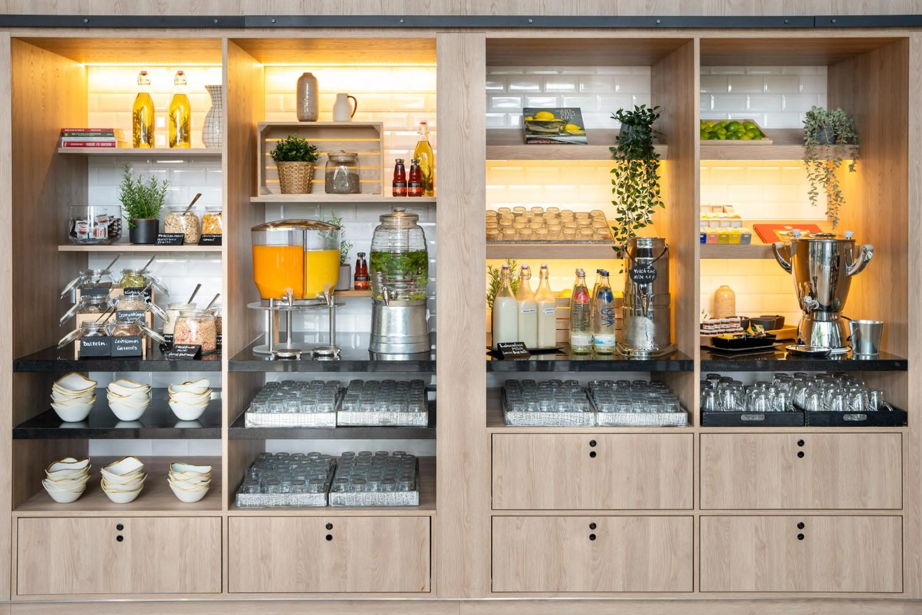 Breakfast in INNSiDE by Meliá München Parkstadt Schwabing