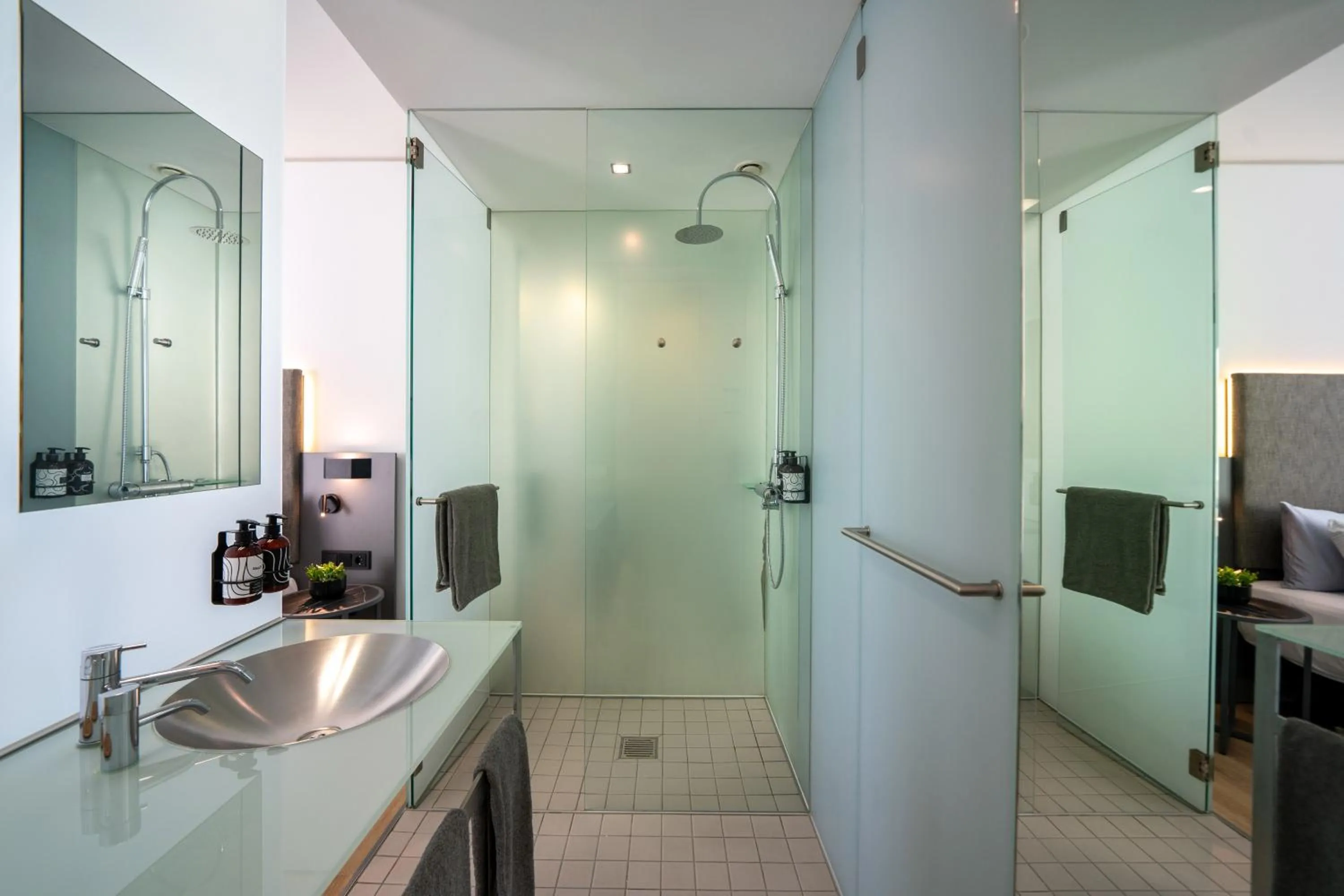 Shower in INNSiDE by Meliá München Parkstadt Schwabing