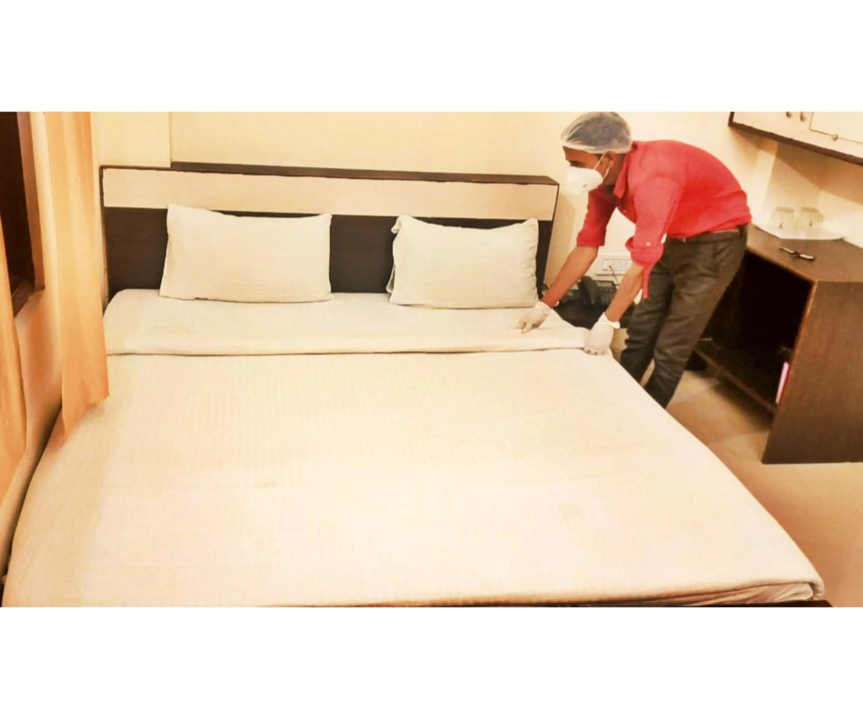 Property building, Bed in Hotel Station View Mughalsarai by ShriGo Hotels