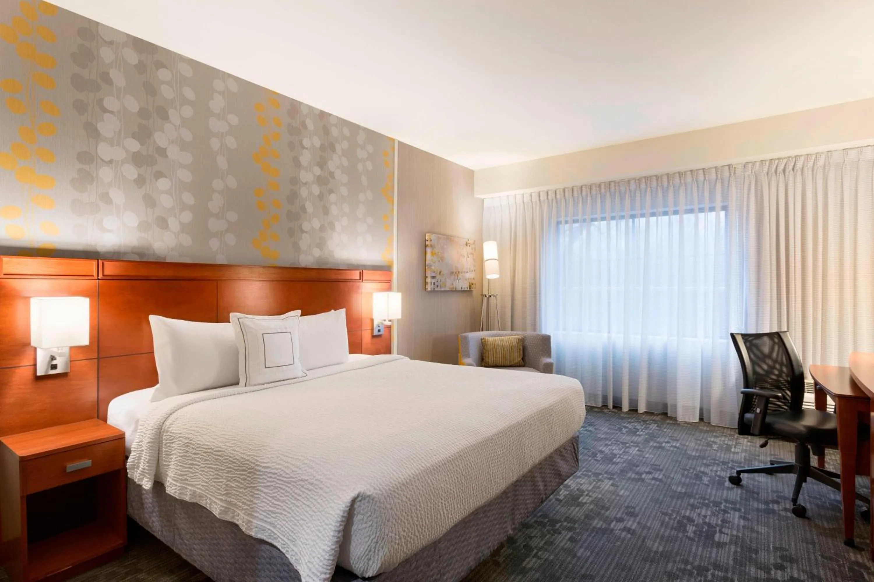 Photo of the whole room, Bed in Courtyard by Marriott Kalamazoo Portage