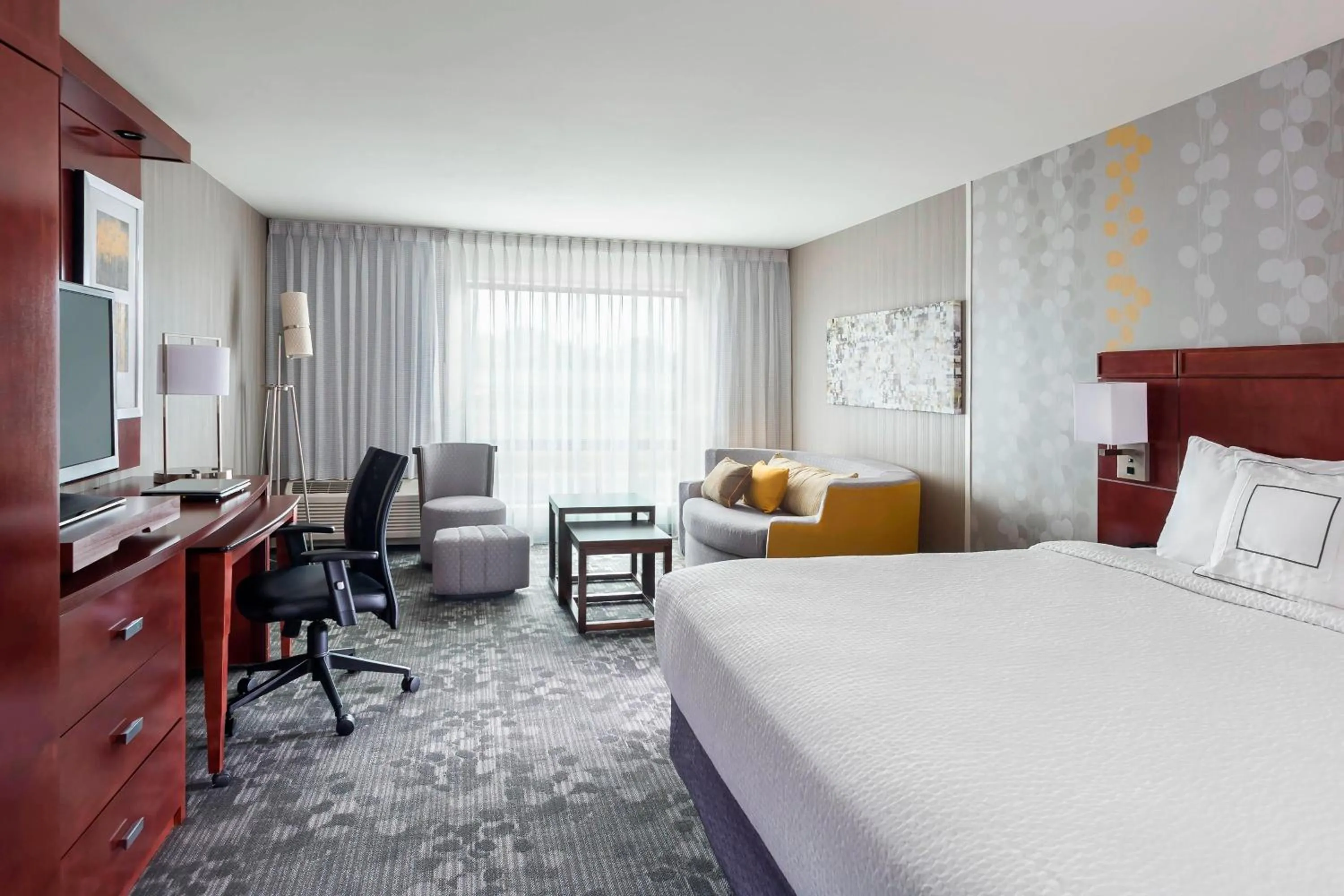 Living room, Bed in Courtyard by Marriott Kalamazoo Portage