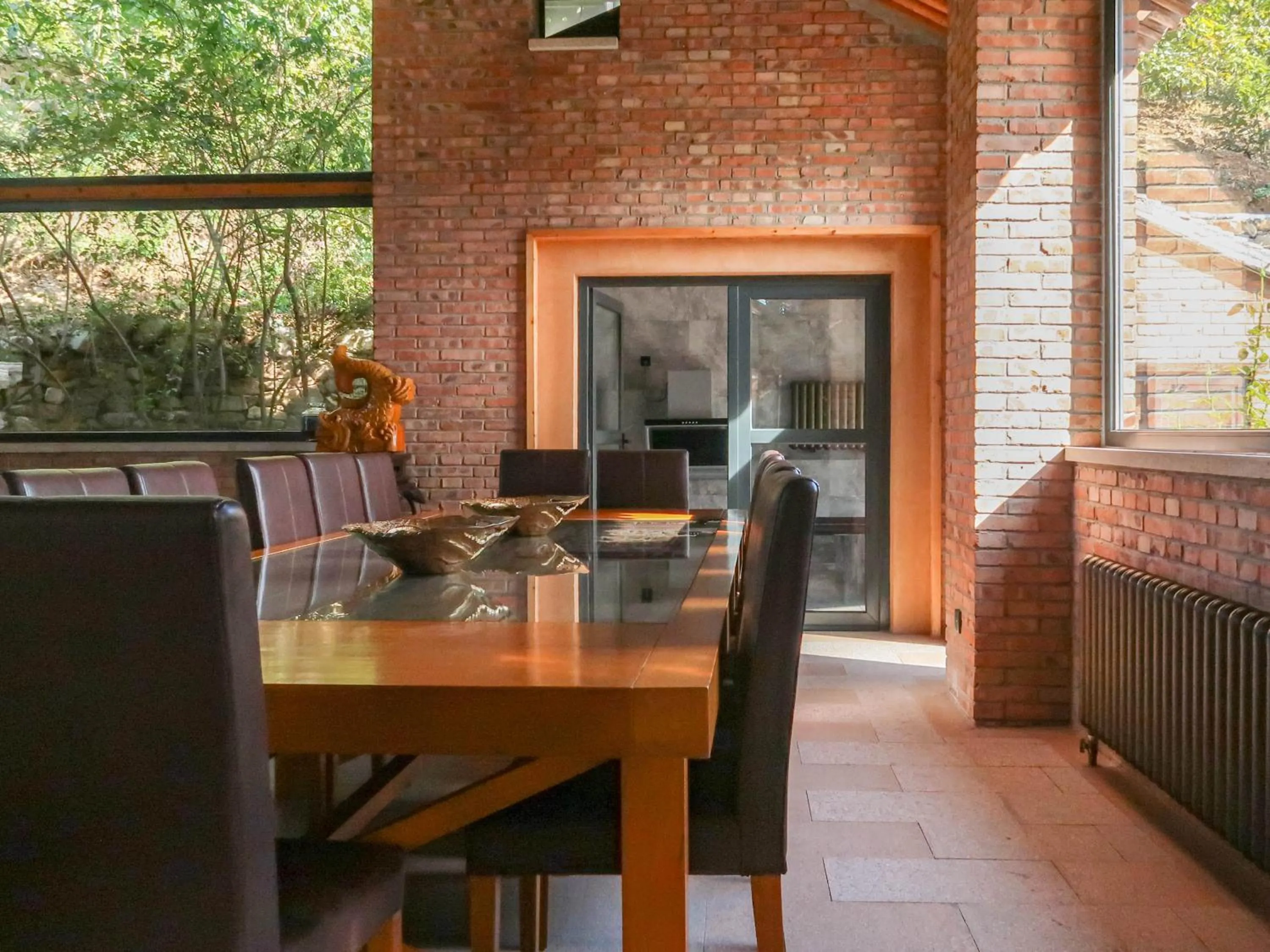 Dining area in Sansa Village Boutique Hotel at Mutianyu Great Wall Adjoin to Mutianyu Great Wall - Room with the View of Great Wall - Jacuzzi with the View of Great Wall - Vehicle Shuttle Service - International Catering - SPA& Nail Beauty Facilities