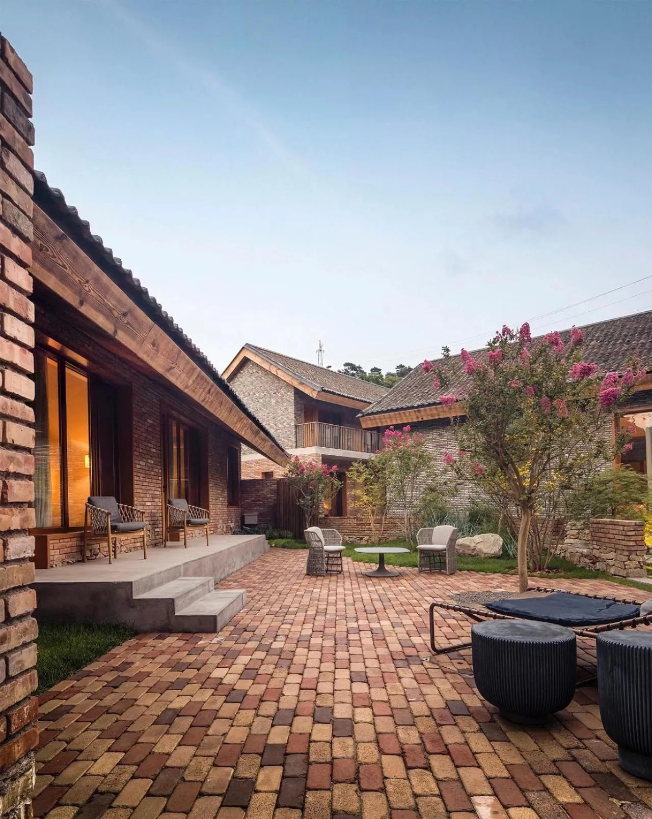 Garden view in Sansa Village Boutique Hotel at Mutianyu Great Wall Adjoin to Mutianyu Great Wall - Room with the View of Great Wall - Jacuzzi with the View of Great Wall - Vehicle Shuttle Service - International Catering - SPA& Nail Beauty Facilities