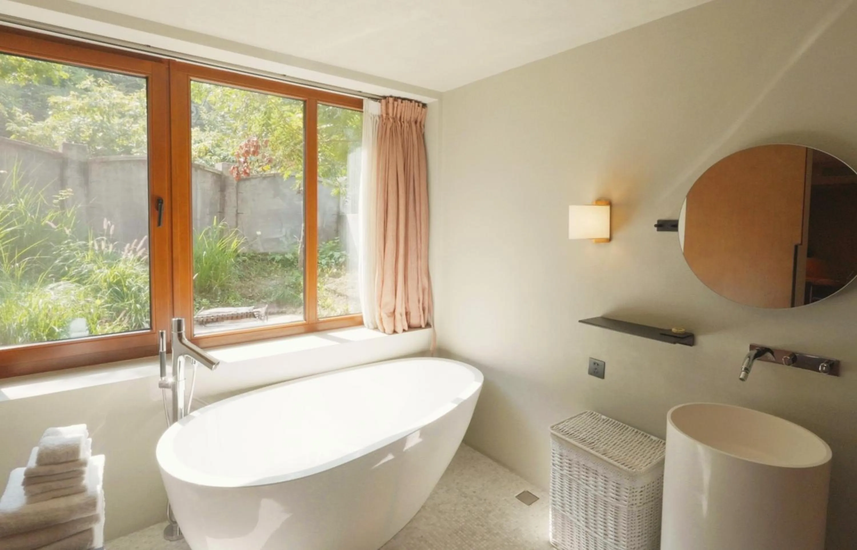 Toilet in Sansa Village Boutique Hotel at Mutianyu Great Wall Adjoin to Mutianyu Great Wall - Room with the View of Great Wall - Jacuzzi with the View of Great Wall - Vehicle Shuttle Service - International Catering - SPA& Nail Beauty Facilities