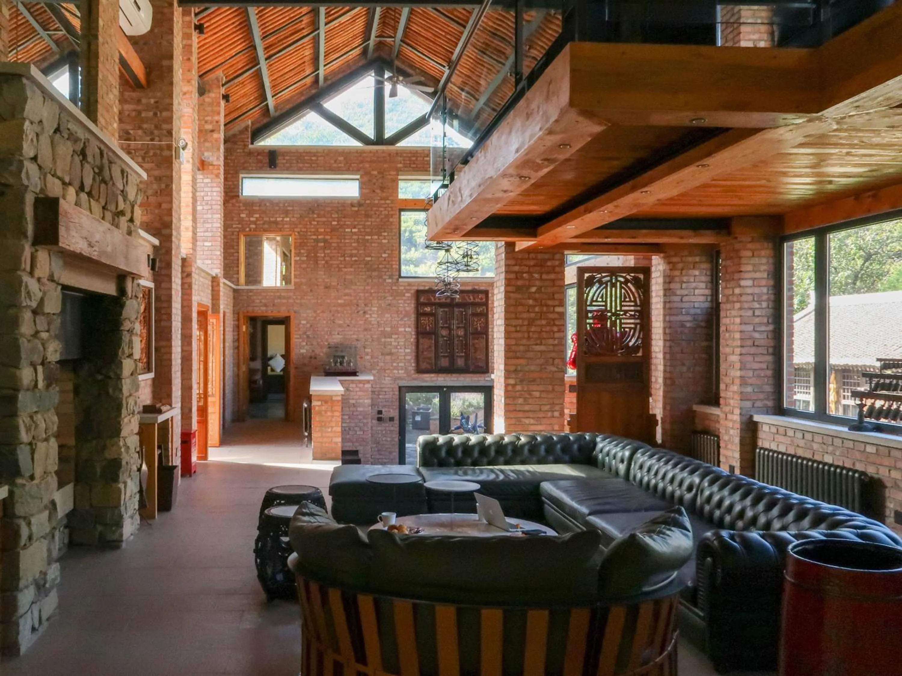 Living room in Sansa Village Boutique Hotel at Mutianyu Great Wall Adjoin to Mutianyu Great Wall - Room with the View of Great Wall - Jacuzzi with the View of Great Wall - Vehicle Shuttle Service - International Catering - SPA& Nail Beauty Facilities