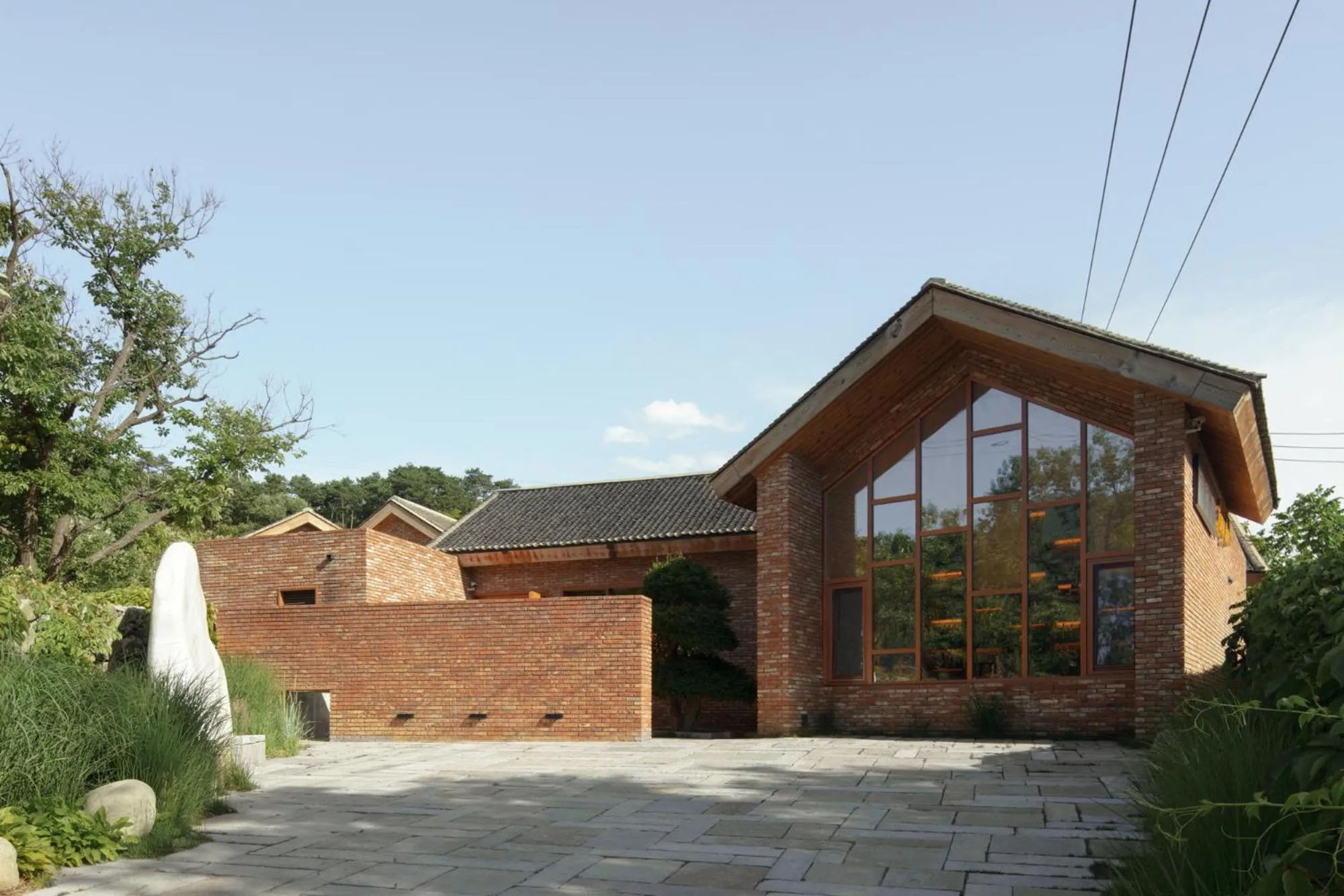 Property building in Sansa Village Boutique Hotel at Mutianyu Great Wall Adjoin to Mutianyu Great Wall - Room with the View of Great Wall - Jacuzzi with the View of Great Wall - Vehicle Shuttle Service - International Catering - SPA& Nail Beauty Facilities