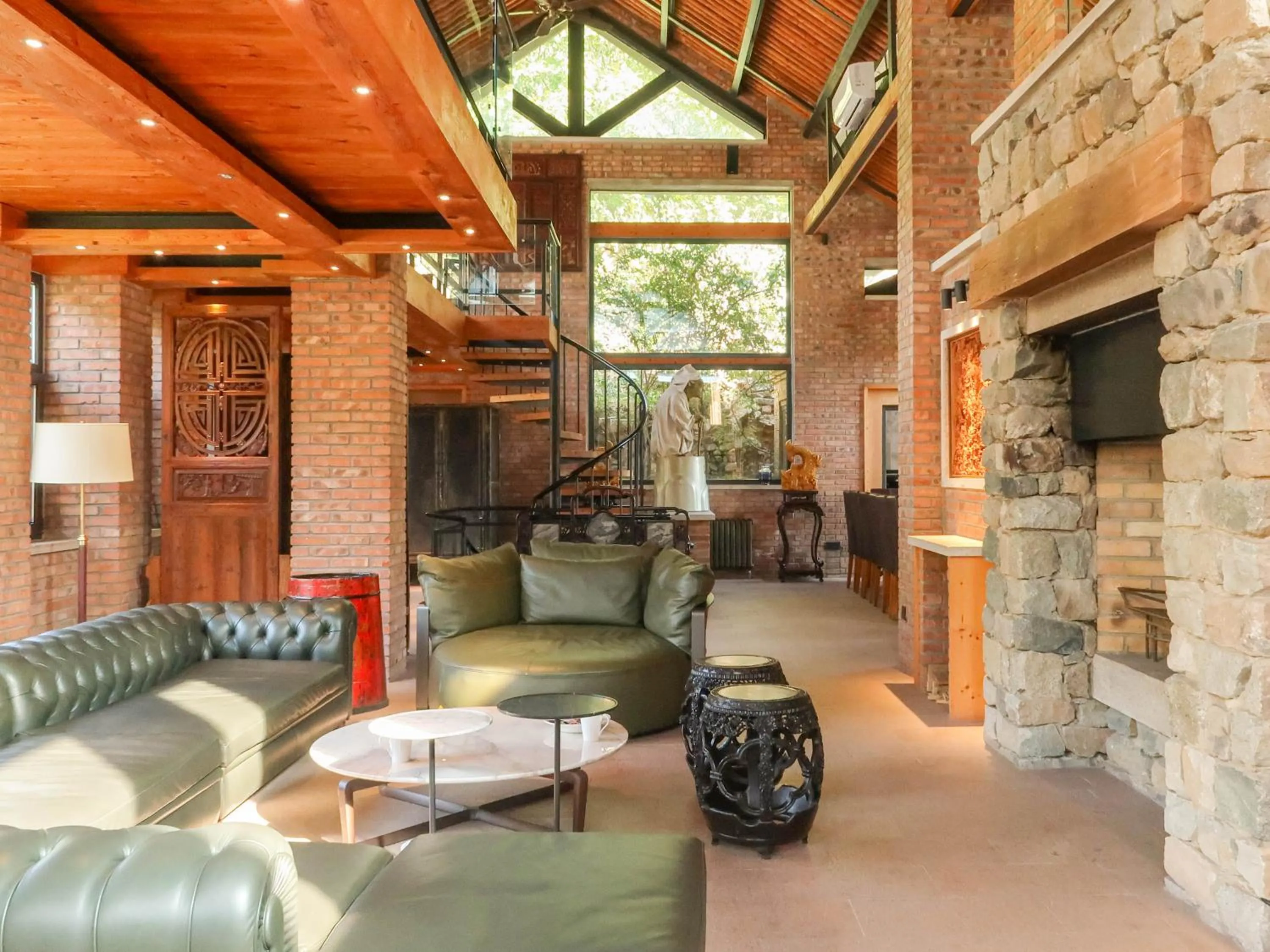 Living room in Sansa Village Boutique Hotel at Mutianyu Great Wall Adjoin to Mutianyu Great Wall - Room with the View of Great Wall - Jacuzzi with the View of Great Wall - Vehicle Shuttle Service - International Catering - SPA& Nail Beauty Facilities