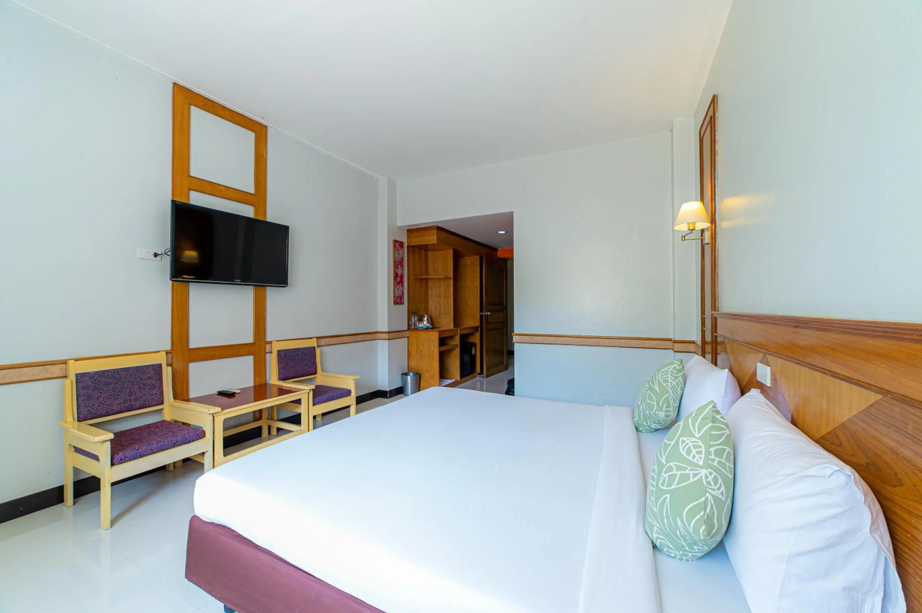 Communal lounge/ TV room, Bed in The Holidays Hill betong