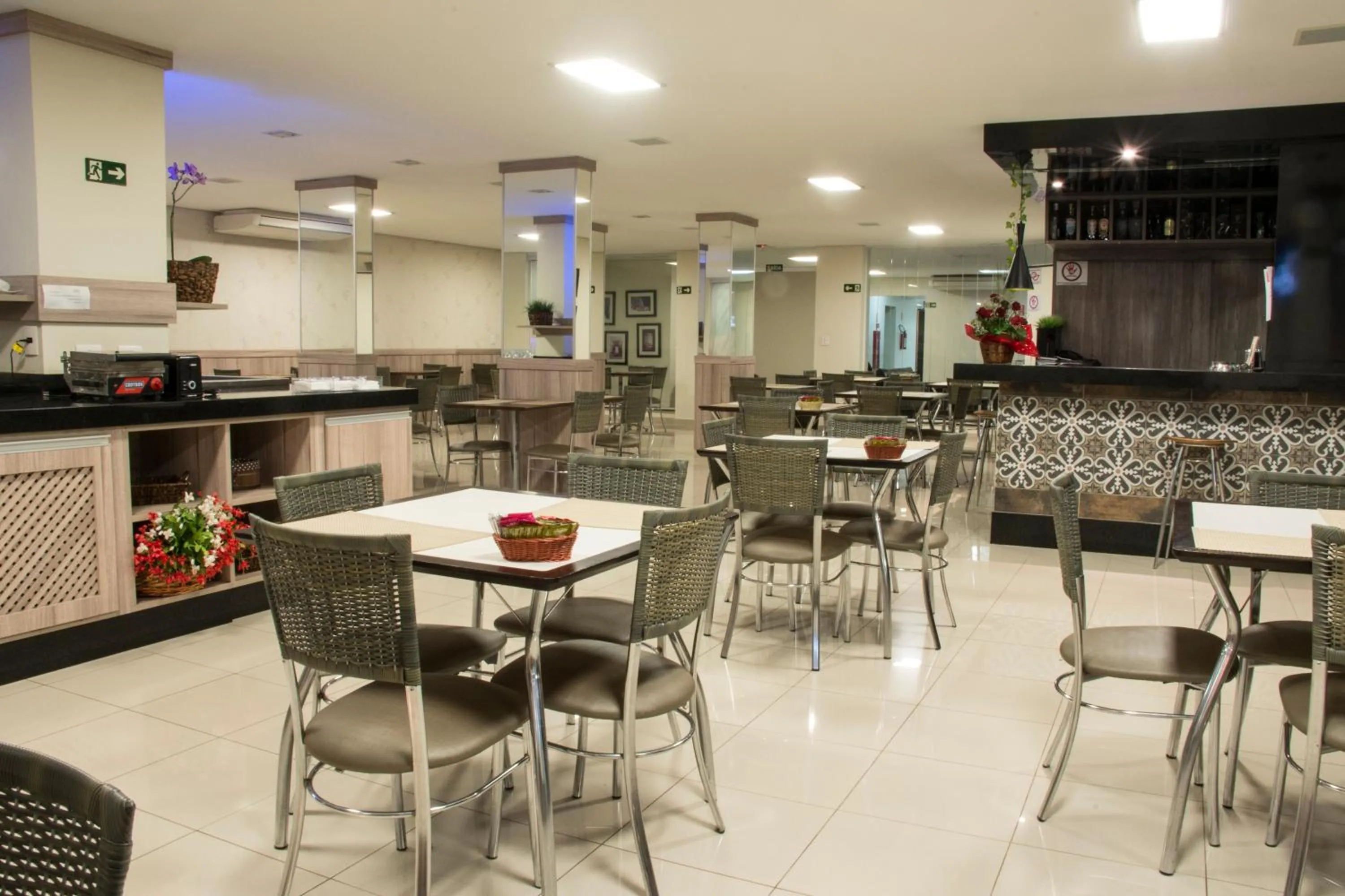 Restaurant/places to eat in Estoril Hotel