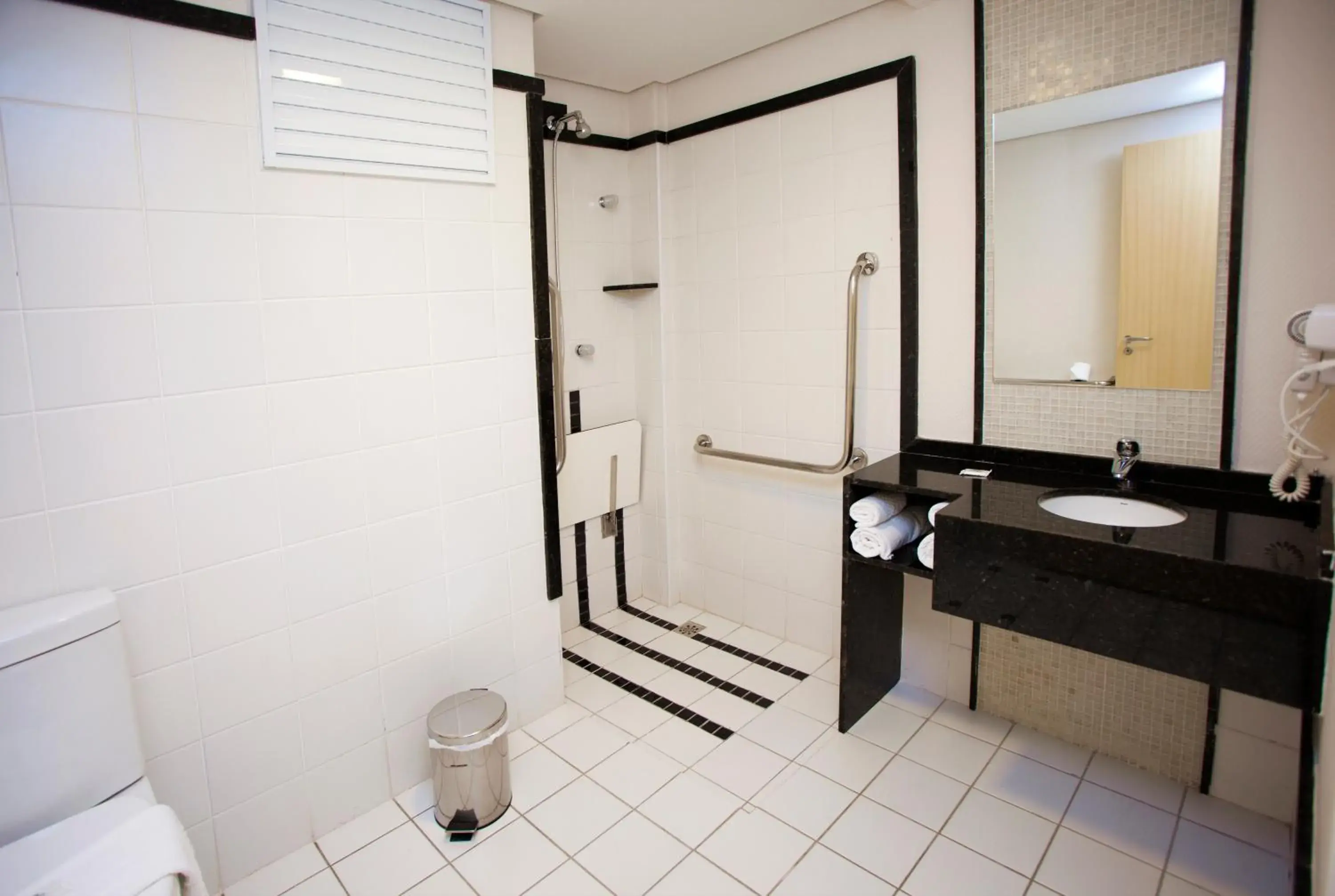 Twin Room - single occupancy - Disability Access in Estoril Hotel Twin Room - single occupancy - Disability Access in Estoril Hotel