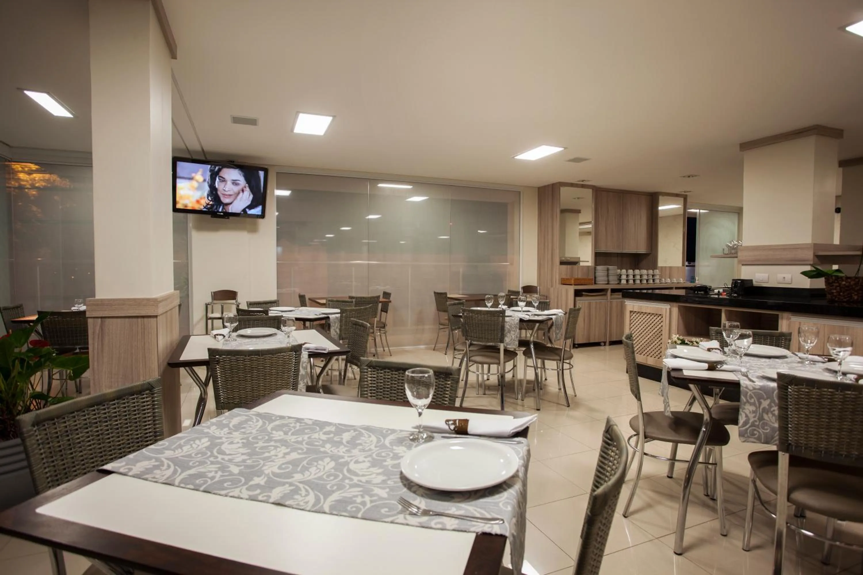 Restaurant/places to eat in Estoril Hotel