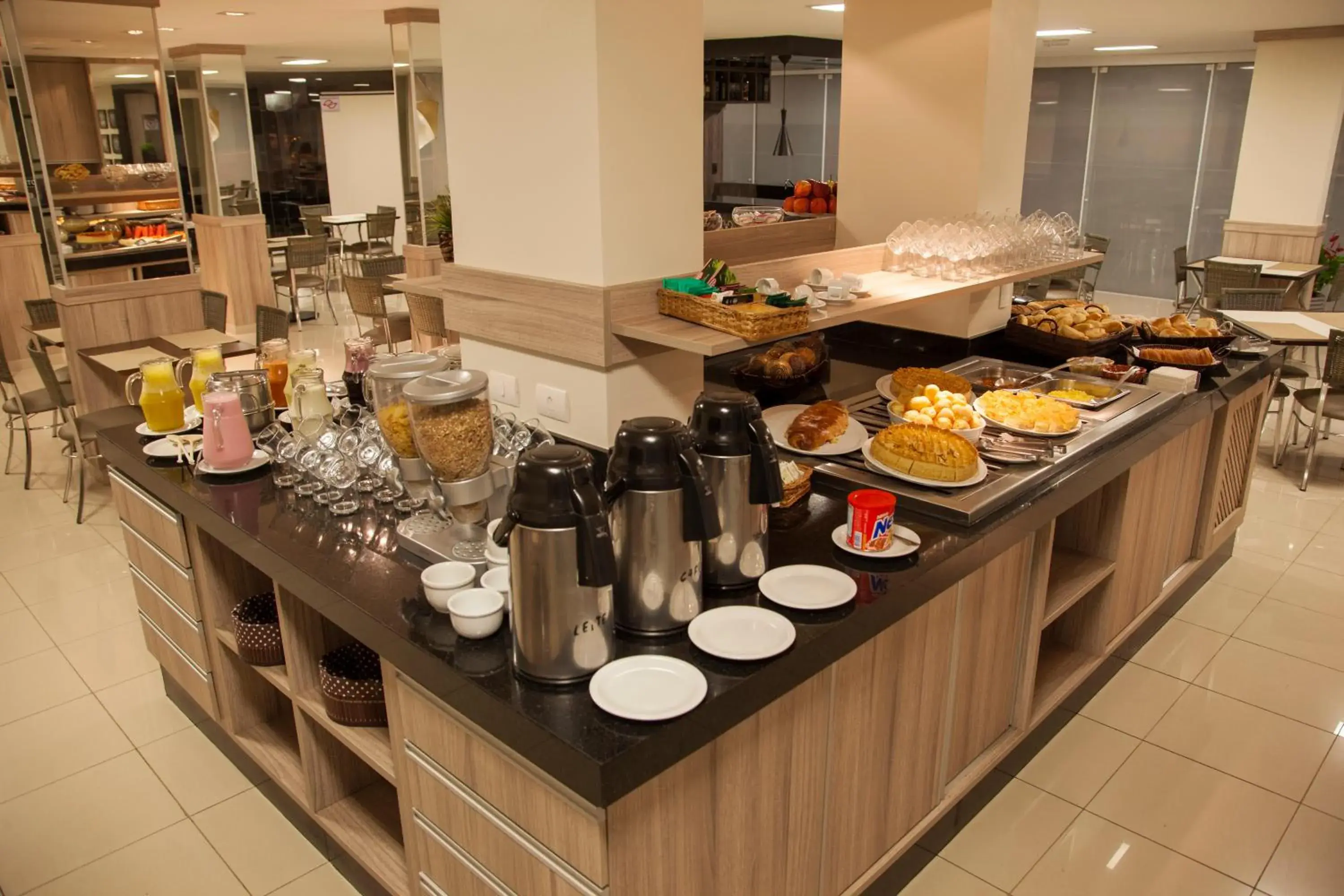 Restaurant/places to eat in Estoril Hotel Restaurant/places to eat in Estoril Hotel