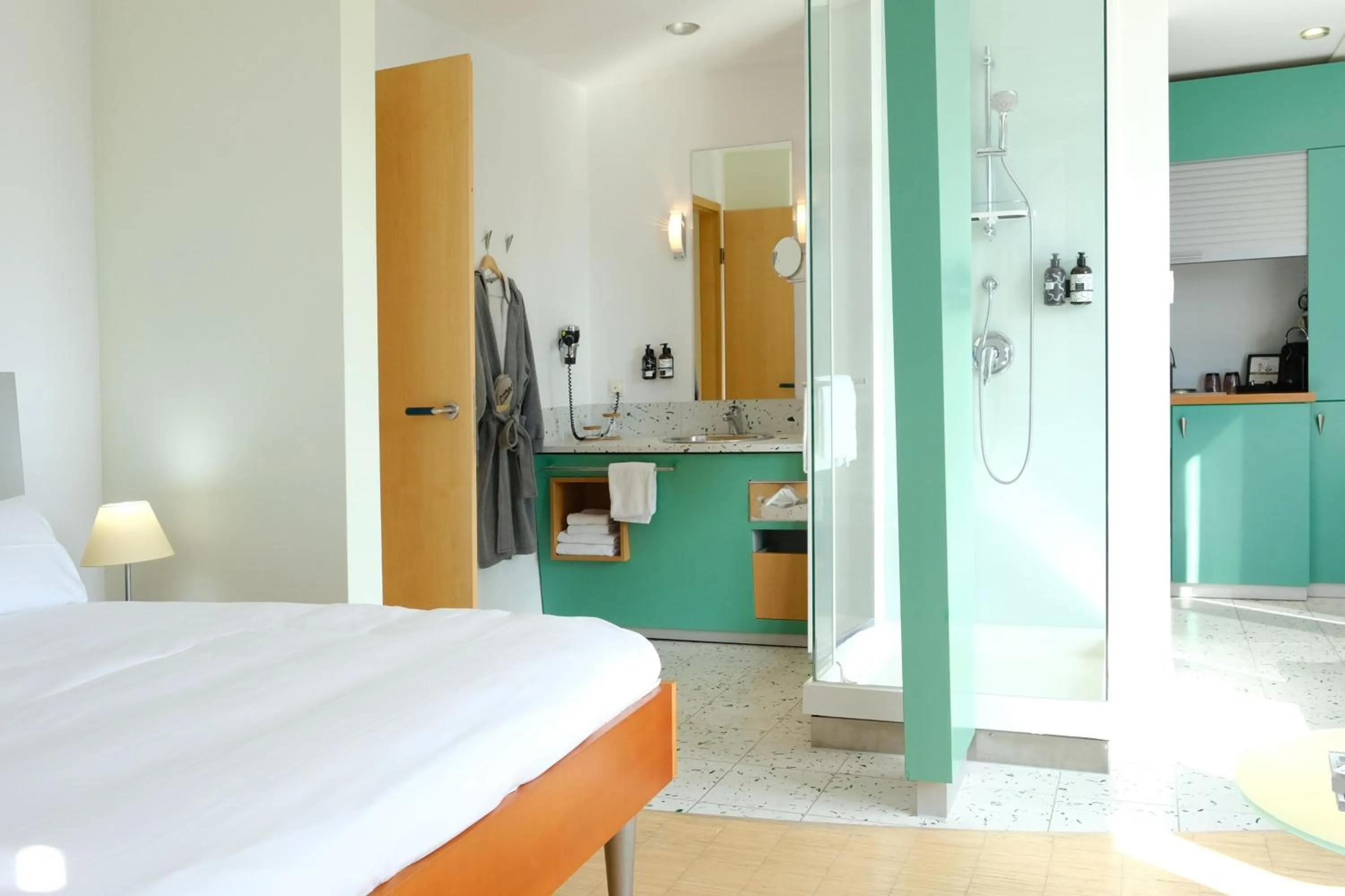 Photo of the whole room, Bed in FOUR Munich Neue Messe