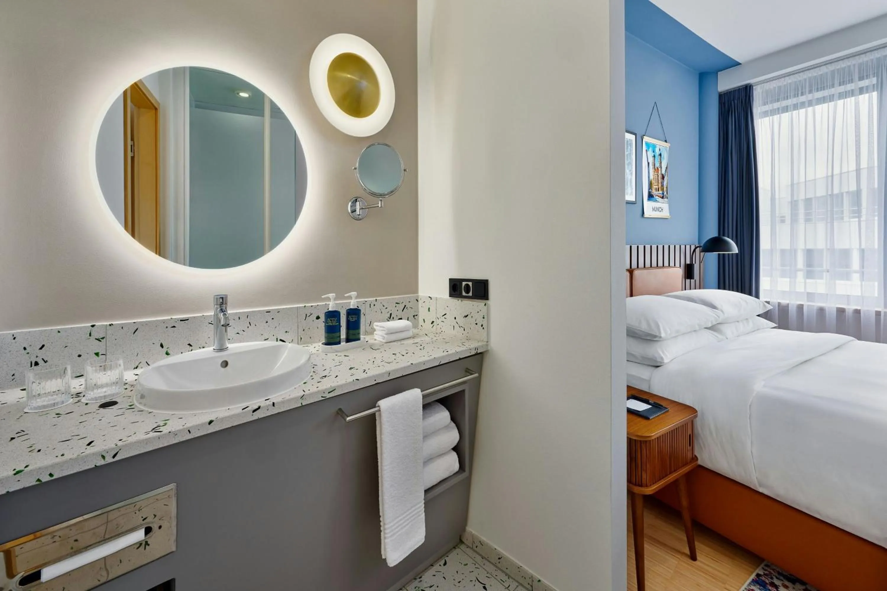 Bathroom, Bed in Four Points by Sheraton Munich Messe