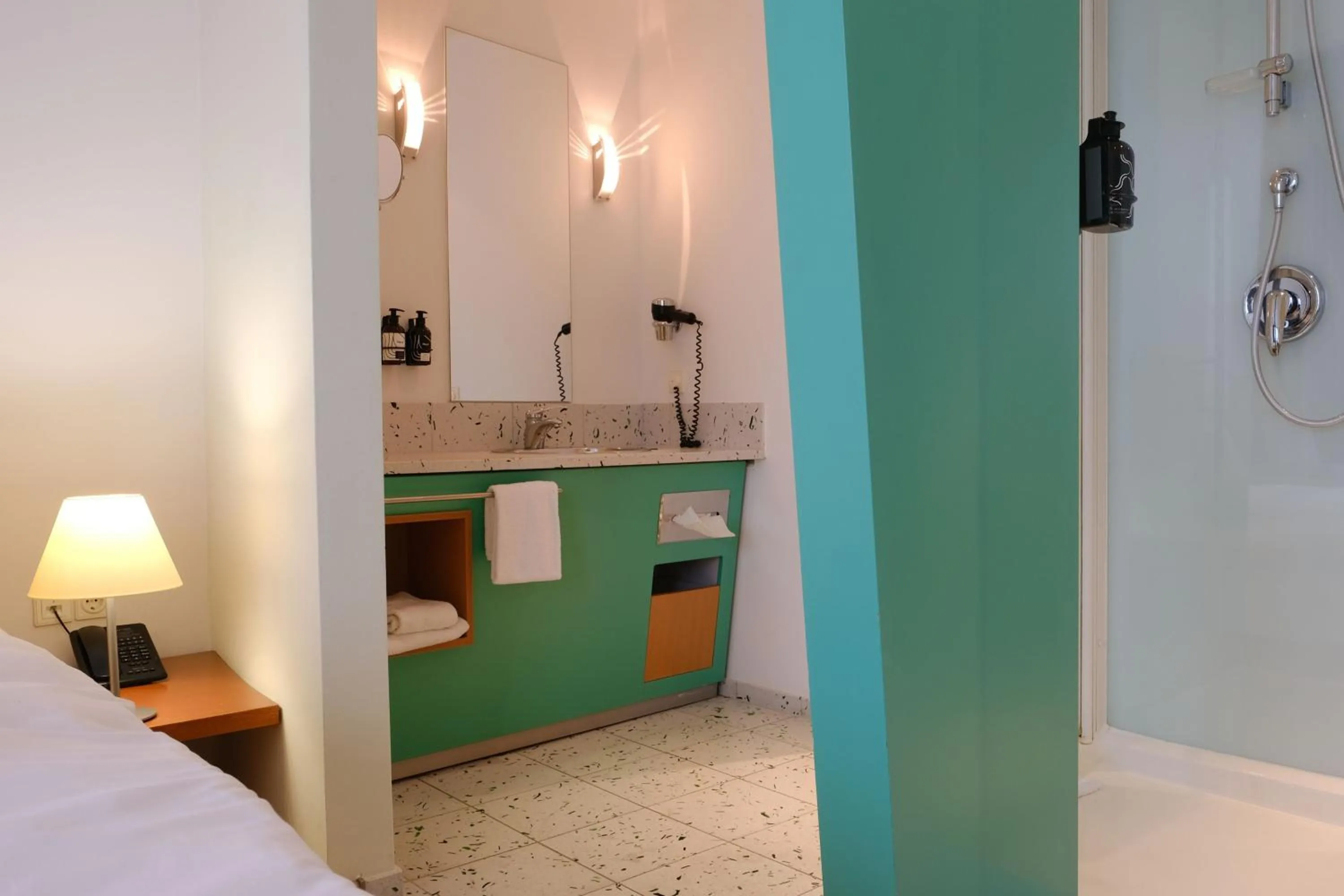 Photo of the whole room, Bed in Four Points by Sheraton Munich Messe